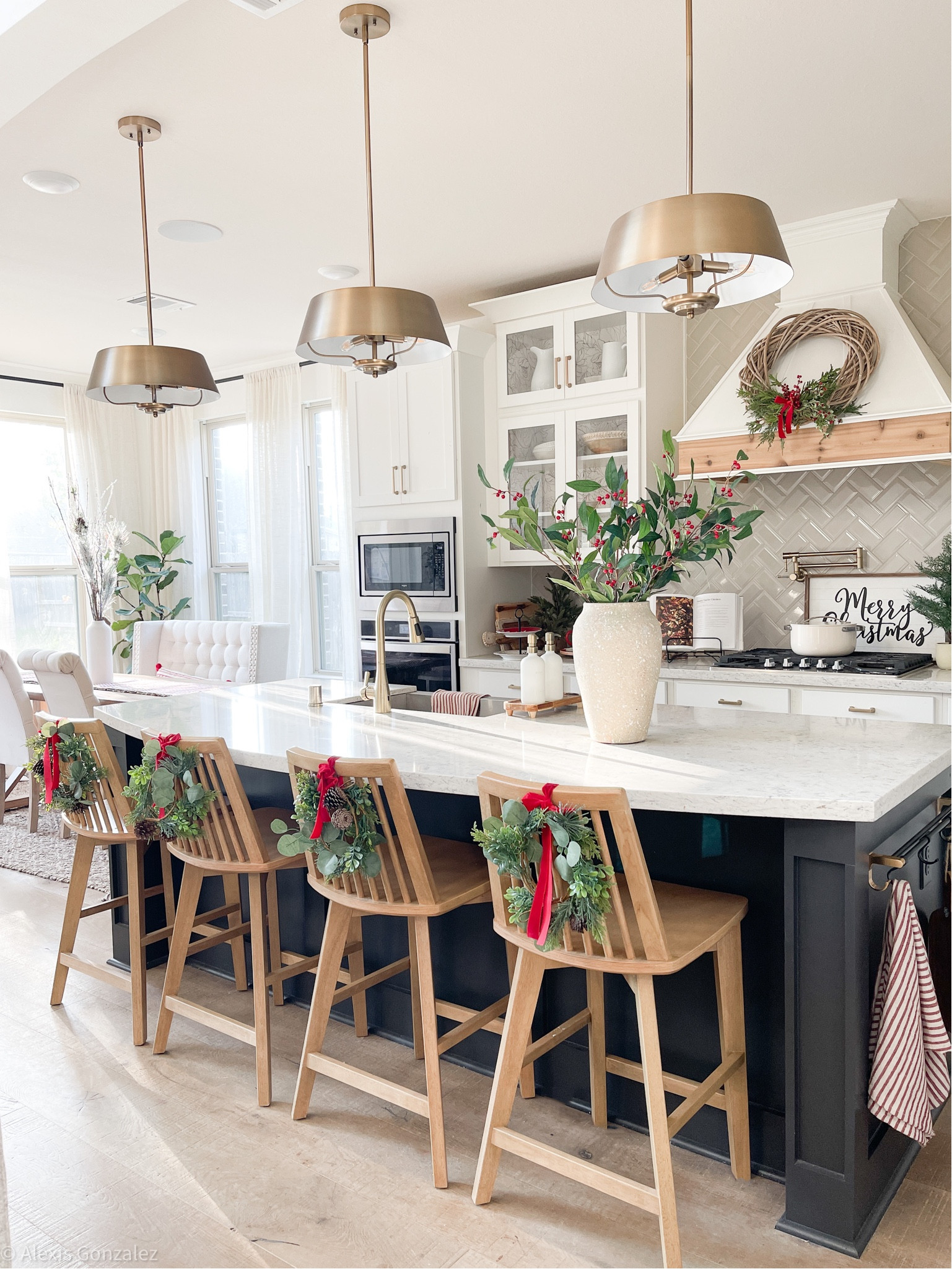 Christmas farmhouse kitchen! I just love adding pops of red this time of year!
#christmas #christmaskitchen #neutralchristmas #christmasdecor  

#LTKhome #LTKHoliday #LTKSeasonal