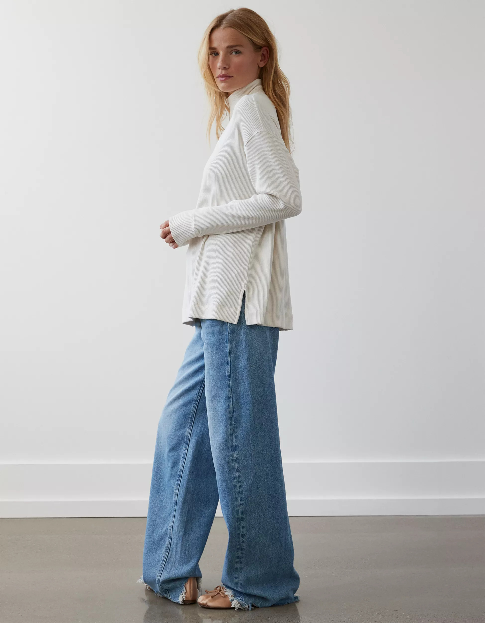 AE Oversized Long-Sleeve Mock Neck Tee | American Eagle Outfitters (US & CA)