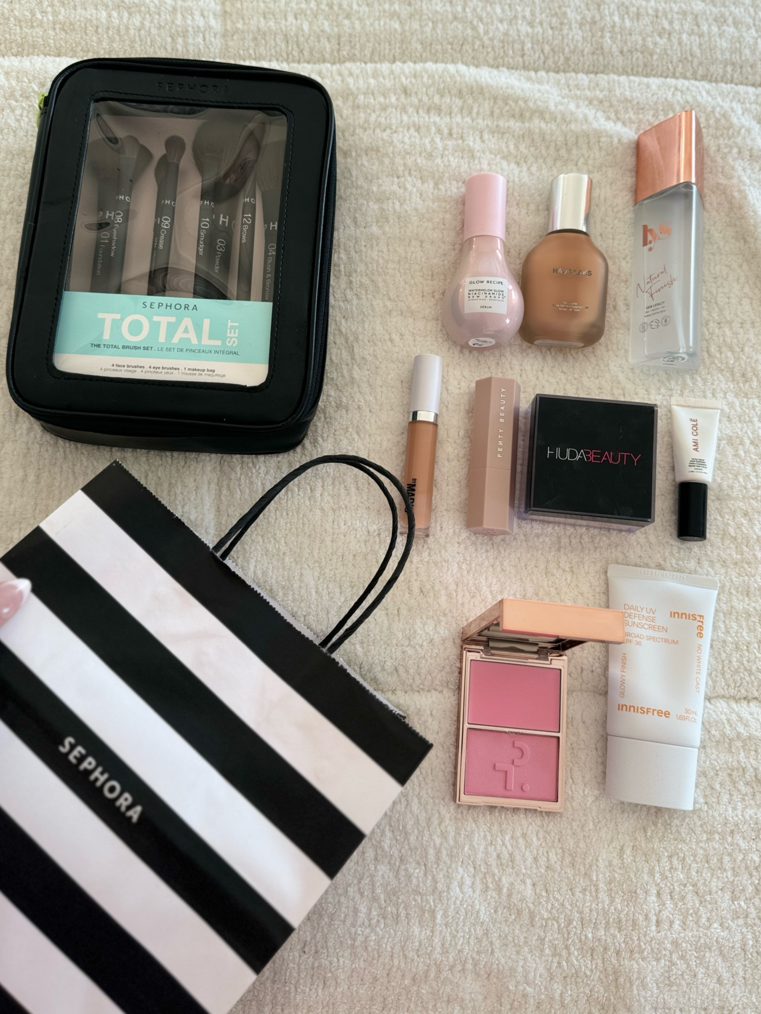 It’s that time of year! The @sephora Savings Event is in full swing and I’m showing you what I use to perfect my base and have it last all day & night. Remeber to sign up for the free #sephora beauty insider program to enjoy all the perks plus check out their buy online pick-up in store option or same day delivery #sephorapartner #sephorahaul

Products used:
@innisfreeua daily defense sunscreen 
@sephoracollection total brush set 
@hauslabs triclone foundation shade 240 
@glowrecipe watermelon glow niacinamide dew drops 
@makeupbymario surrealskin awakening concealer shade 320
@toofaced melting bronzing & sculpting stick in chocolate caramel 
@hudabeauty easy bake setting powder in shade peach pie 
@patricktabeauty double take creme & powder blush in just enough 
@armanibeauty luminous silk bronzing powder in shade 110
@lysbeautyofficial natural finish setting spray 
@lawless forget the filler plumping lip gloss in shade rosy outlook



#LTKSaleAlert #LTKVideo #LTKBeauty