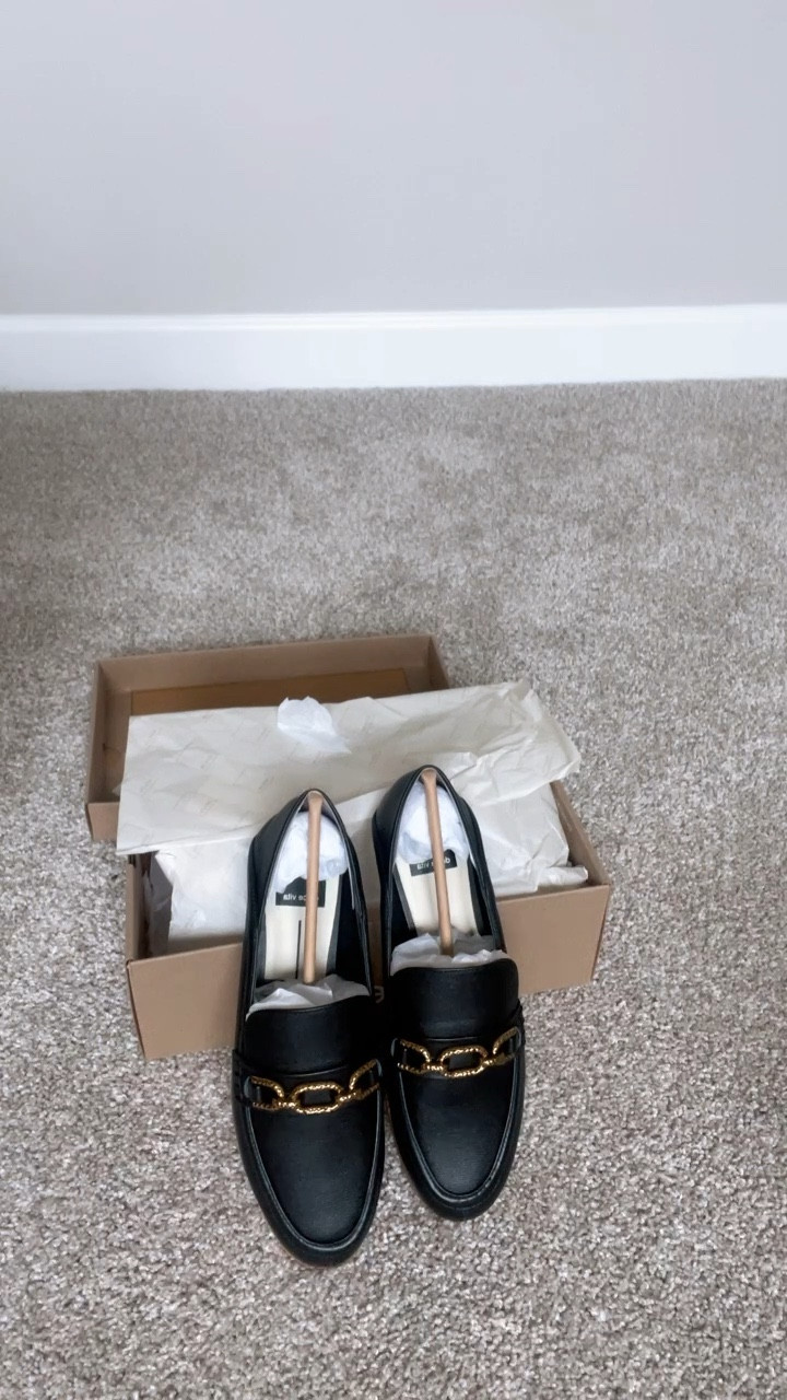 Perfect black loafers 
Gold chain detail 
TTS 

#LTKFind #LTKworkwear #LTKshoecrush