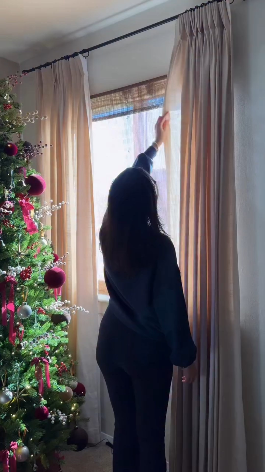 New curtains for my living room🫣💫 I’m obsessed with the color & texture

@twopageswindow @twopagescurtains 

#twopagescurtains #livingroom #livingroomdecor #livingroomideas