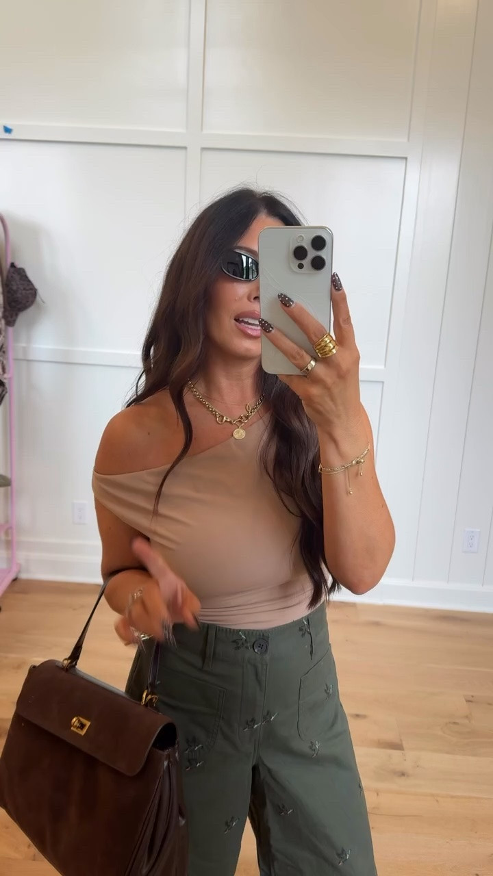 Walmart fall fashion is SO good right now! 🍂🤎 I found so many amazing new fall pieces—from cozy sweaters and cardigans to wide-leg jeans, cargo pants, fall dresses and easy everyday basics. These Walmart fall outfits are perfect for work, weekends, date nights, family pictures and everything in between. I linked all of my favorite affordable fall fashion finds in my Walmart Storefront!
#WalmartFashion #WalmartFinds #WalmartStyle #LTKFall #LTKFashion #FallFashion #FallOutfits #AffordableFashion #FallWardrobe #FallStyle #WalmartHaul #FallOutfitIdeas #SweaterWeather #WideLegJeans #FallDresses