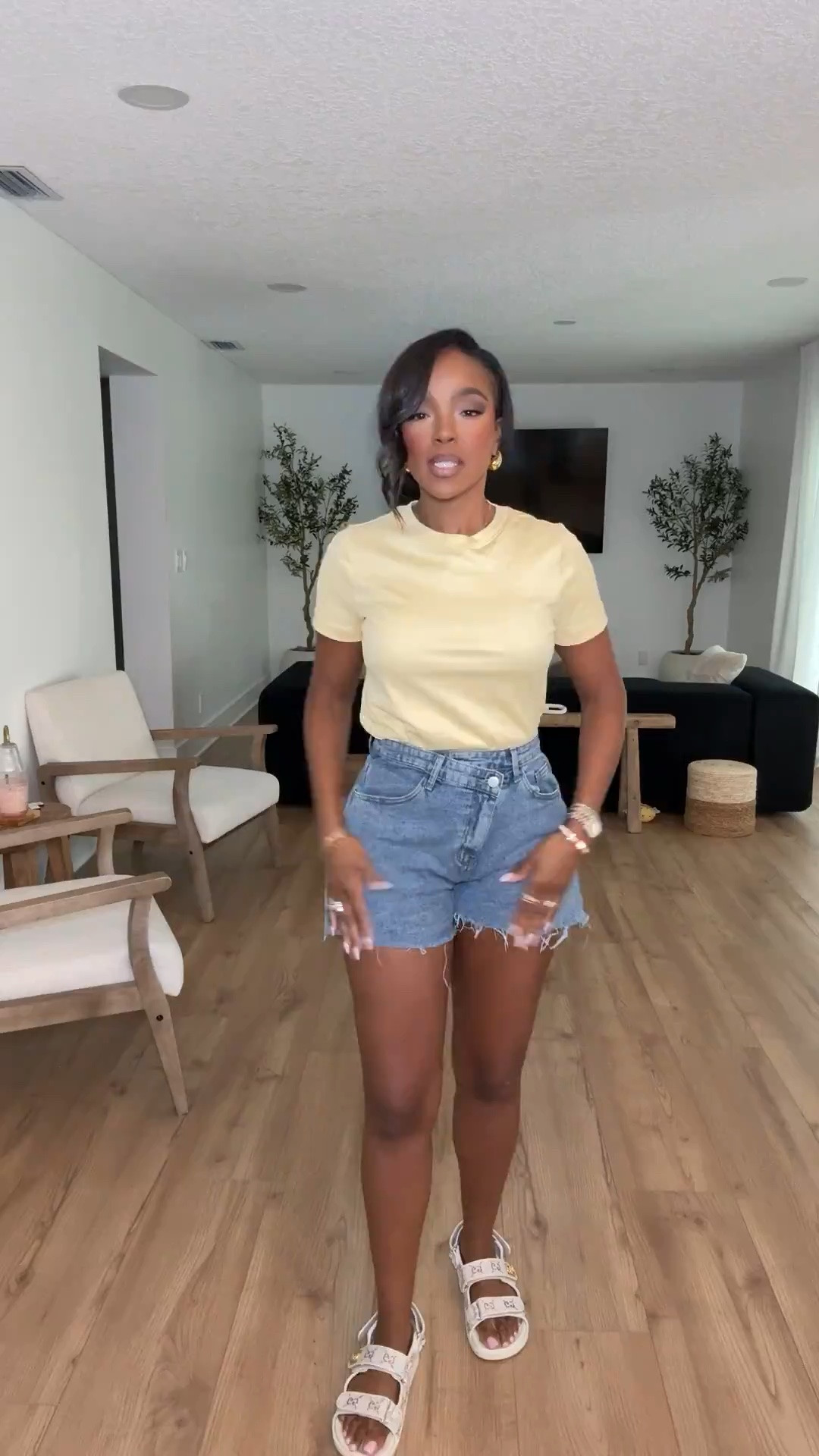 Scroll to shop mom jeans and a basic T-shirt, one of the best ways to look easily put together and effortlessly. She wears this on air and for runs and casual dates out!

#LTKootd #LTKmomlife #LTKPetite