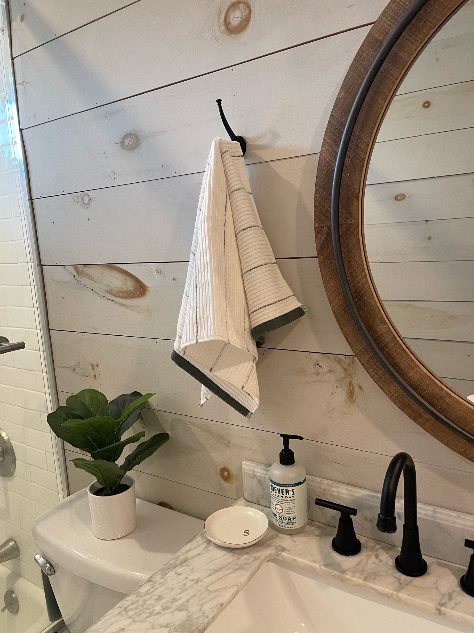 Loved the idea of hanging our bathroom hand towel on a hook instead of a standard towel ring for some more texture! Cutest lil bathroom addition in my opinion 🫧🌿✨🪴