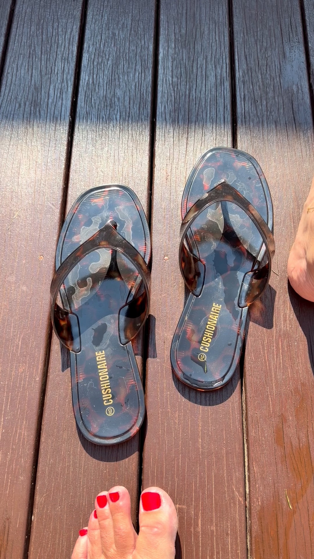 I’ve been living in these flip flops lately. The jelly material is perfect for the pool or beach.

#LTKdayinmylife