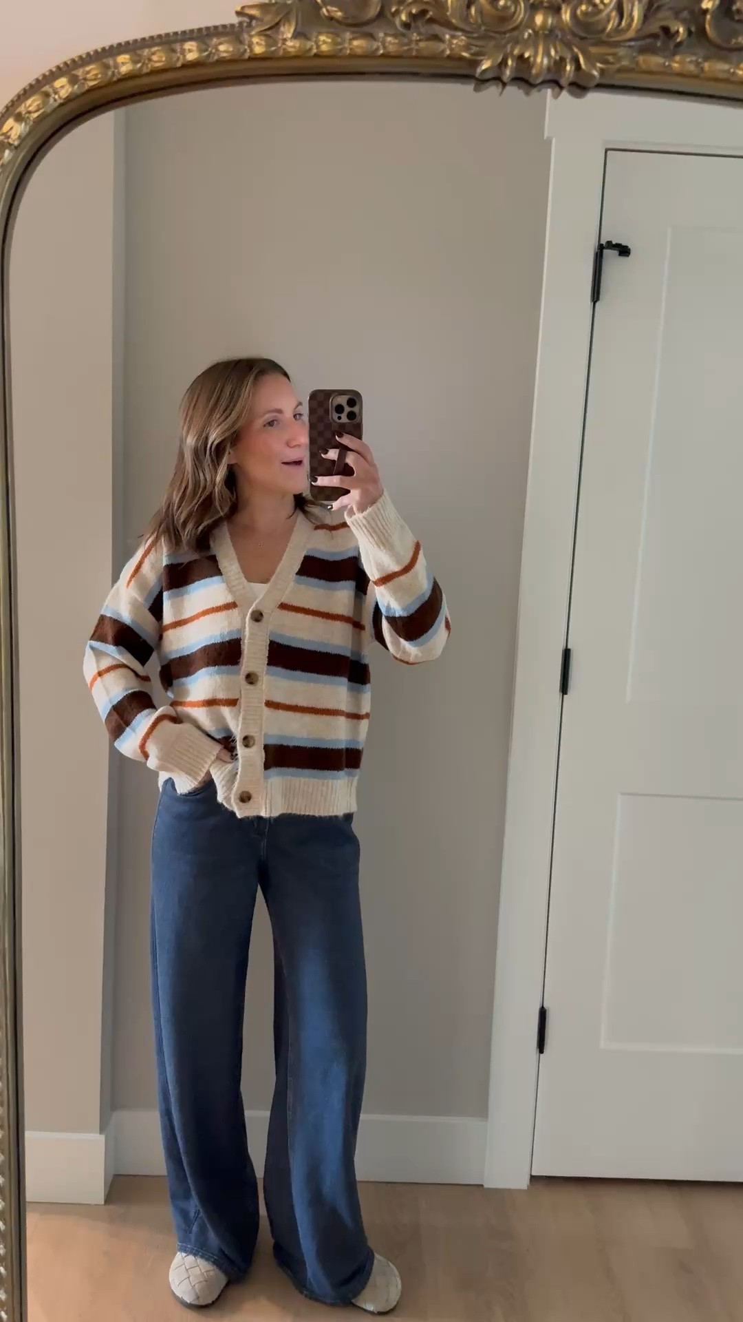 The comfiest combo! These jeans are actually sweatpants but have functional pockets! Paired with the COZIEST sweater! Wearing xs pants and a small cardigan