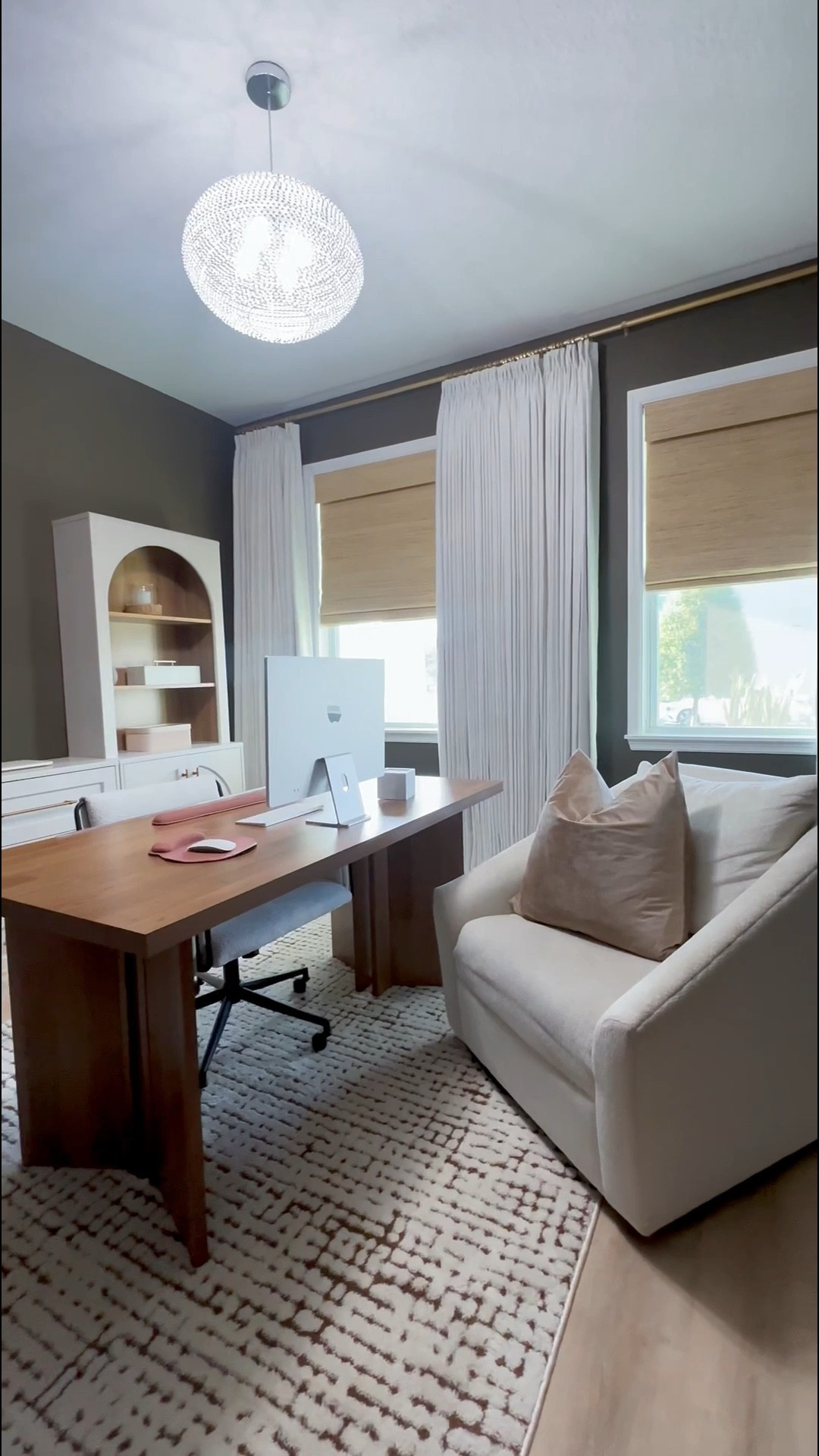 My fave home finds for my home office 😍




Home office
Productivity
Work from homee
Home finds
Home decor
Modular bookshelves
Styled desk