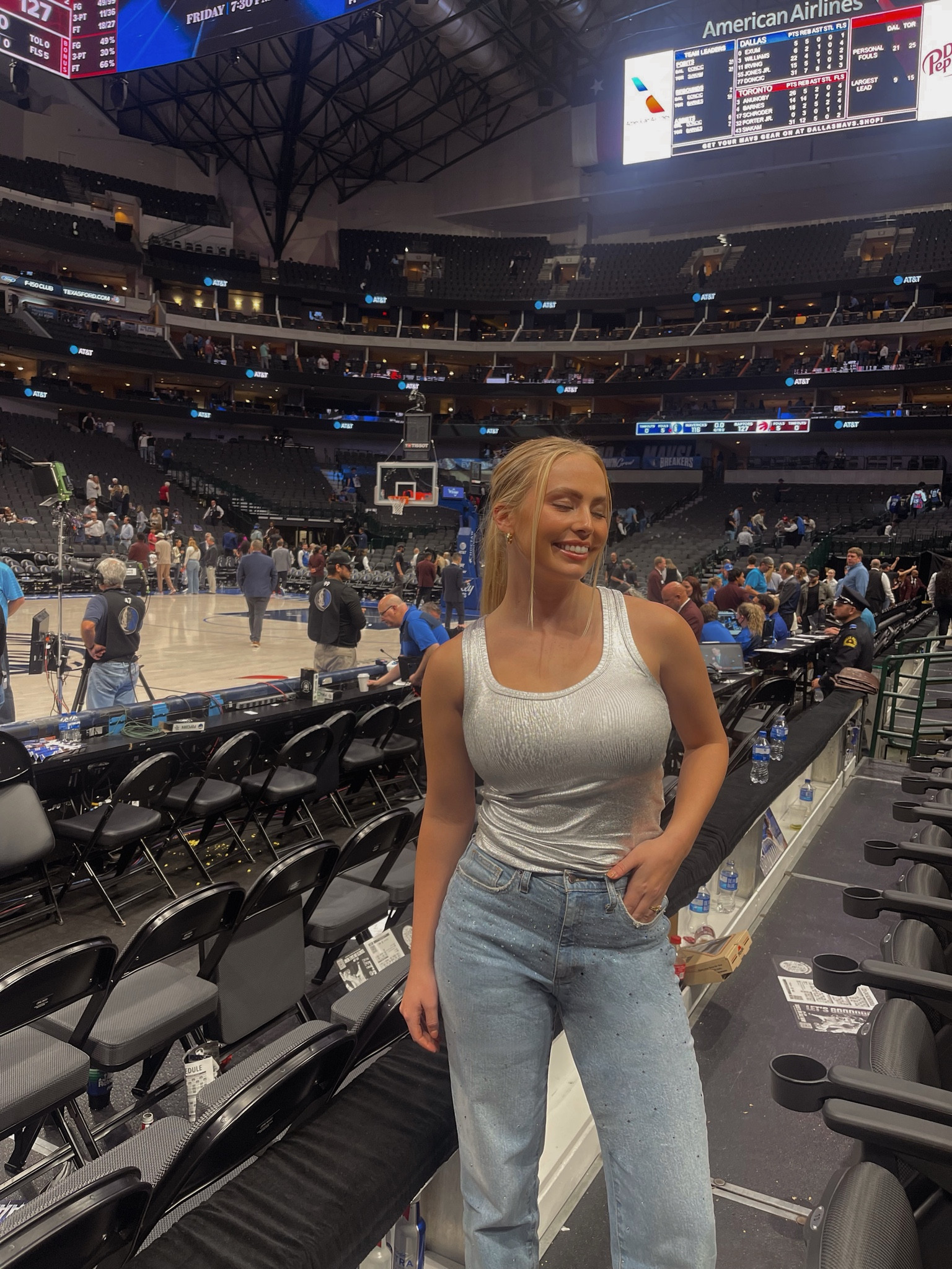 Sparkly Target jeans perfect for the holidays or a fun outing! 

#LTKfindsunder50 #LTKHoliday #LTKSeasonal