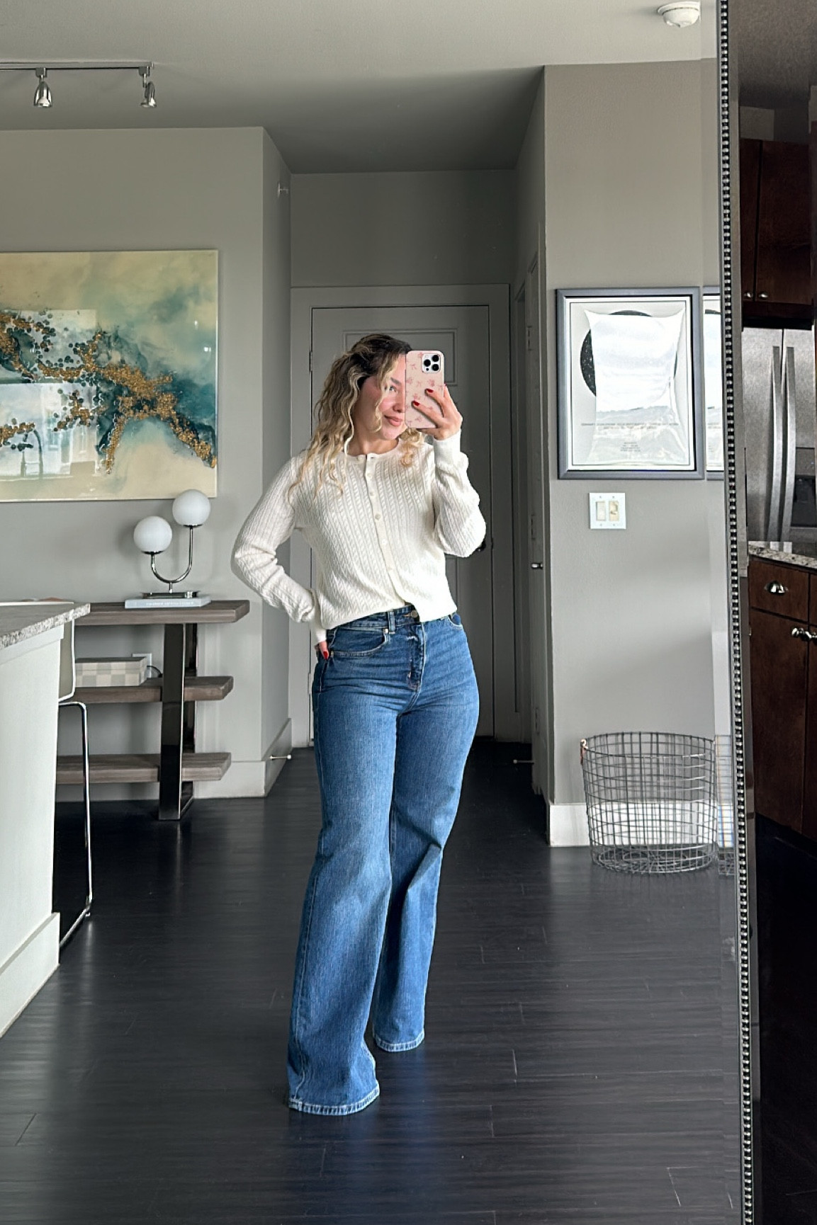 The perfect everyday jeans and softest cardigan 🫶🏻🫶🏻