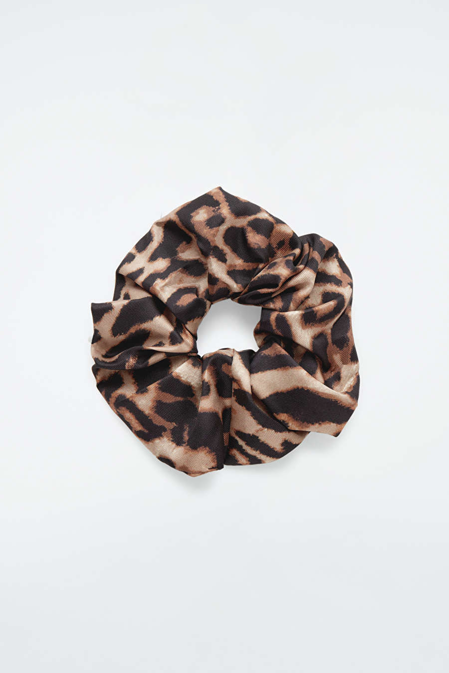 LEOPARD-PRINT SILK SCRUNCHIE | COS (EU)