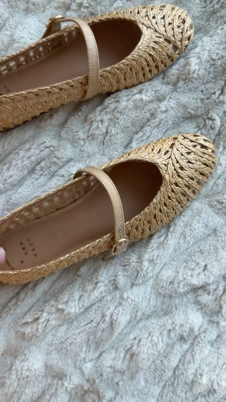 New spring shoes from Target, rattan flats, raffia ballet flats, straw flats, woven shoes, annabrstyle.