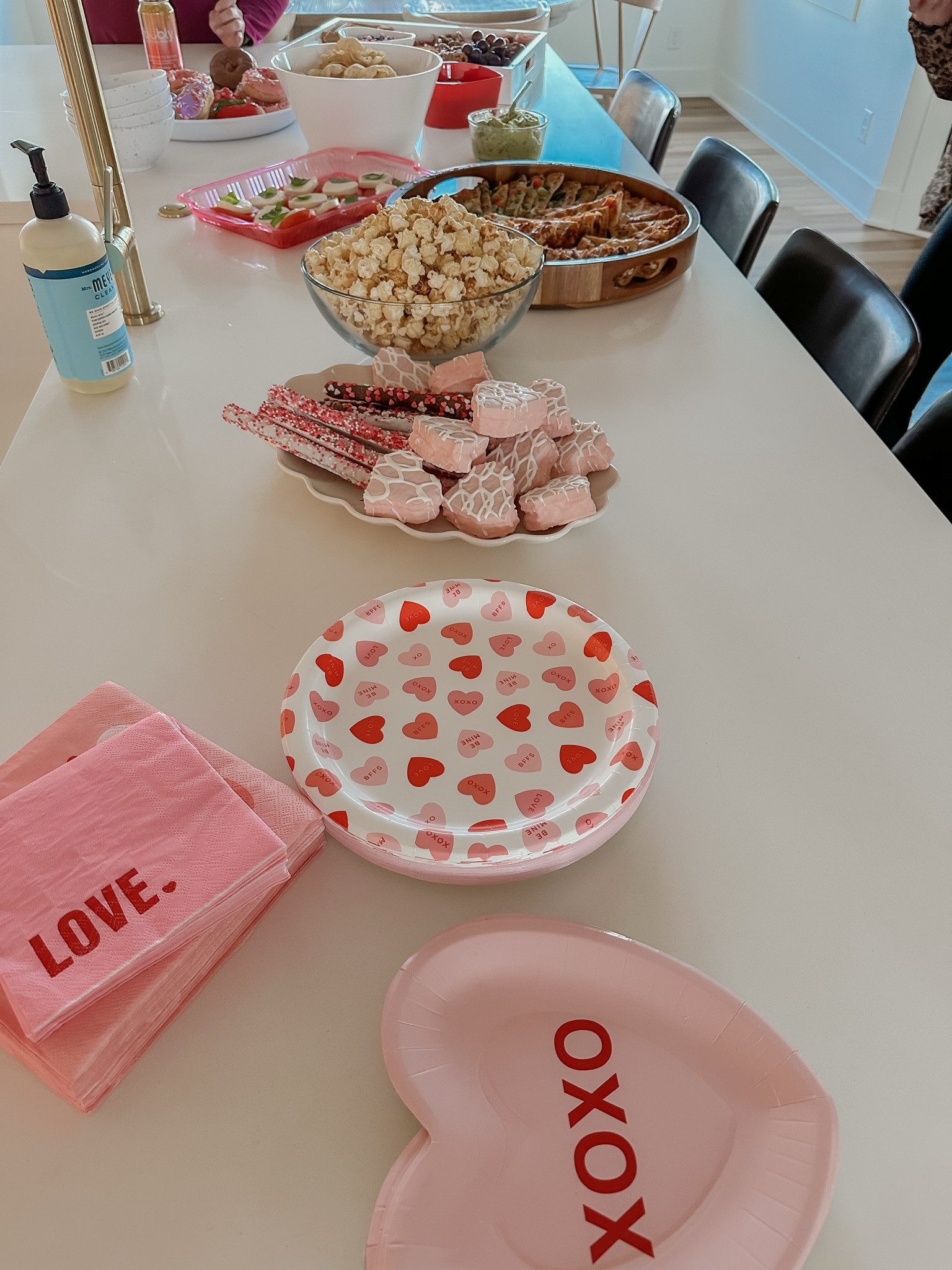 Valentines plates , valentines napkins, valentines snacks, valentines drinks

#LTKMostLoved #LTKParties #LTKHome