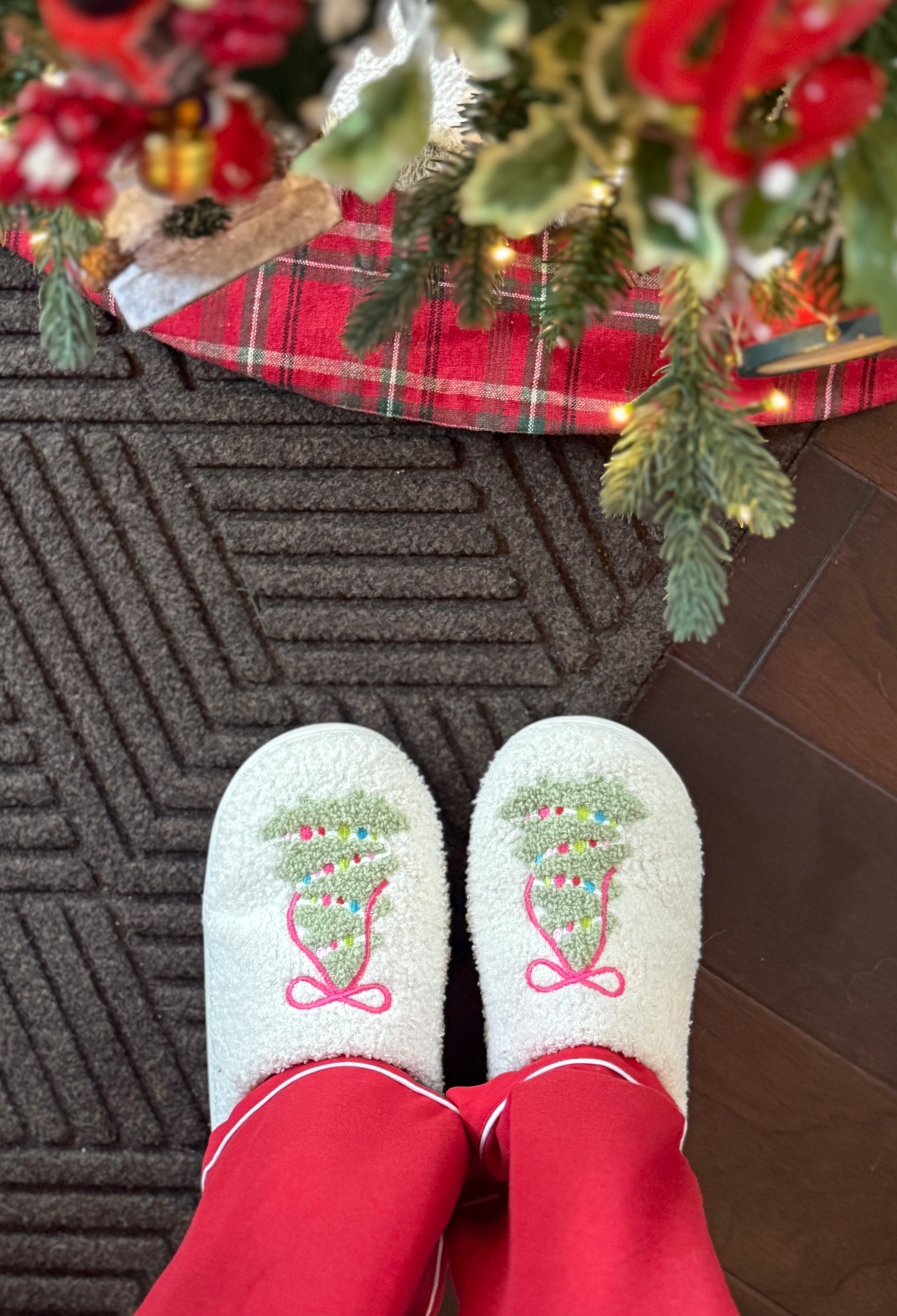 My favorite house shoes this season! #houseshoes #slippers

#LTKHoliday #LTKmomlife