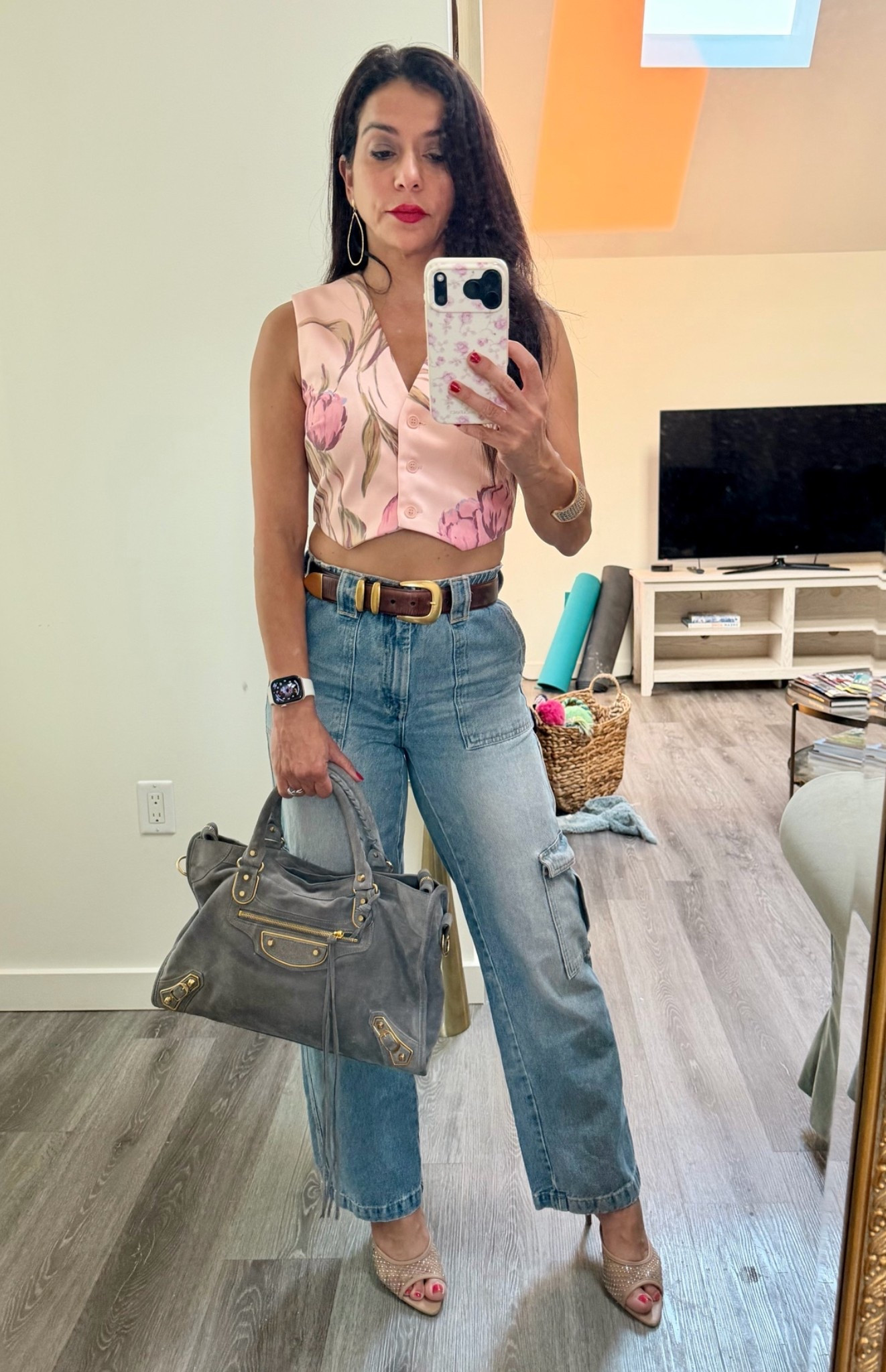 A vest and a trendy pair of jeans is a timeless, versatile day or night look that I love😍Recreate this #outfit here

#LTKootd #LTKdayinmylife #LTKmomlife