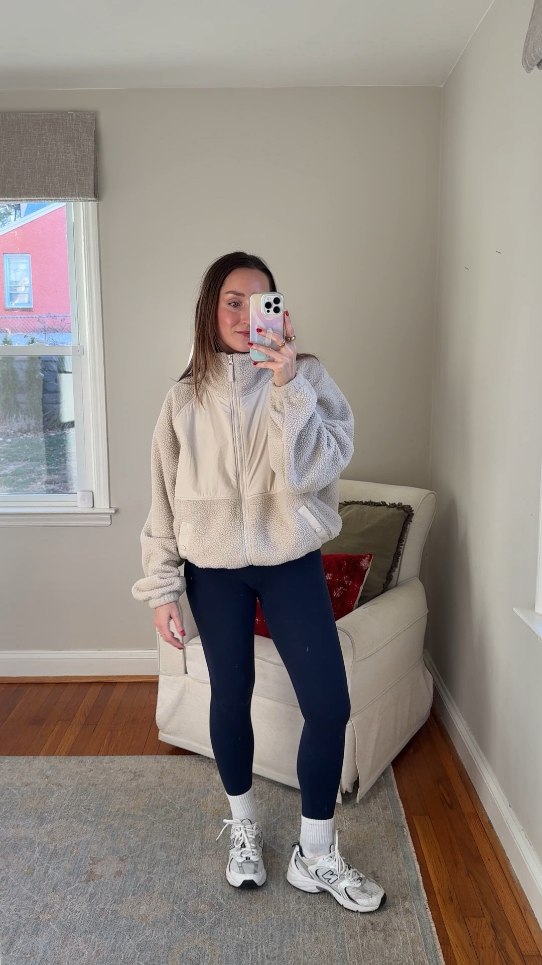 The best fleece! I’m so glad Blogilates brought this back! Wearing small. 