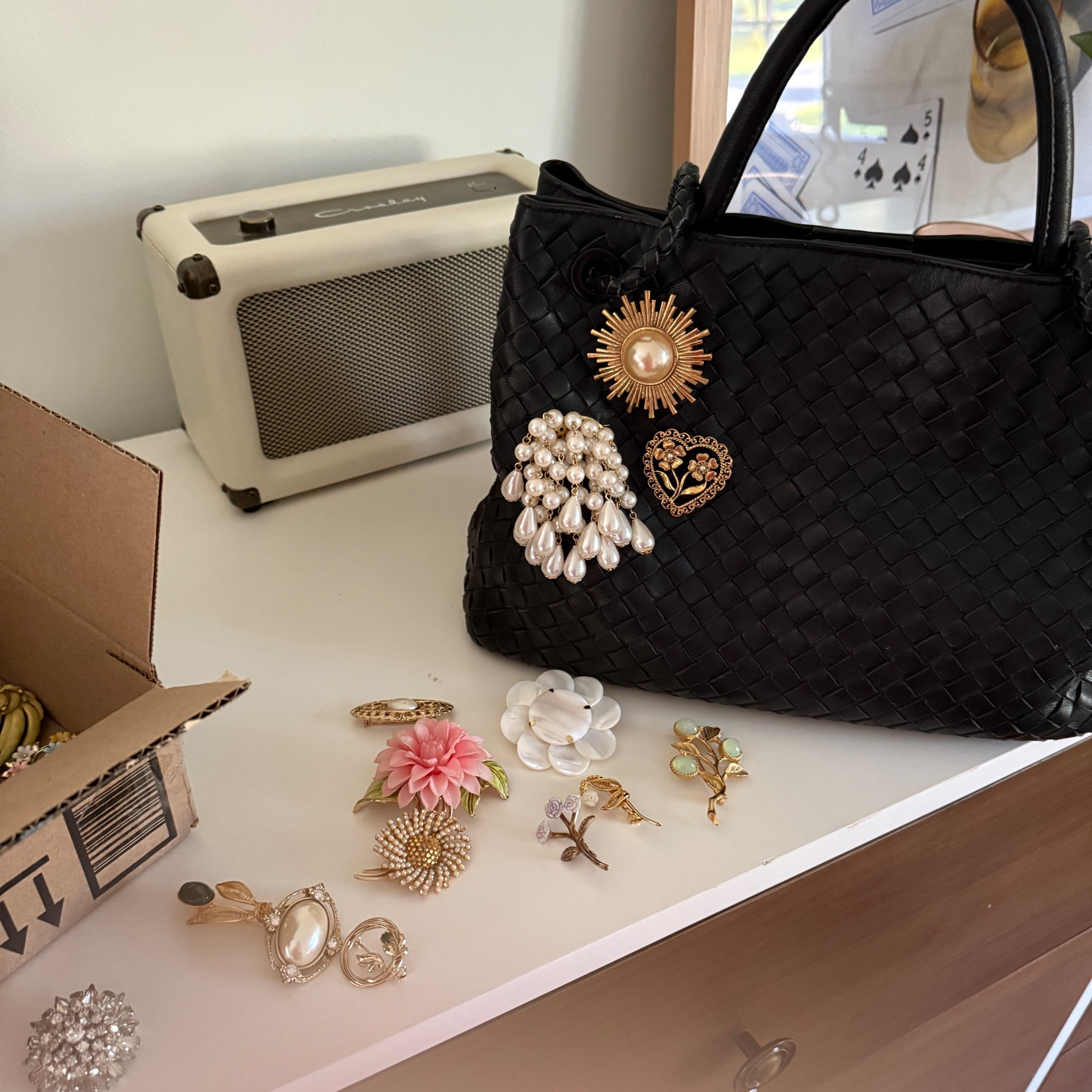 decorated my Quince bag with vintage pins & couldn’t be happier 👛

#LTKStyleTip #LTKItBag