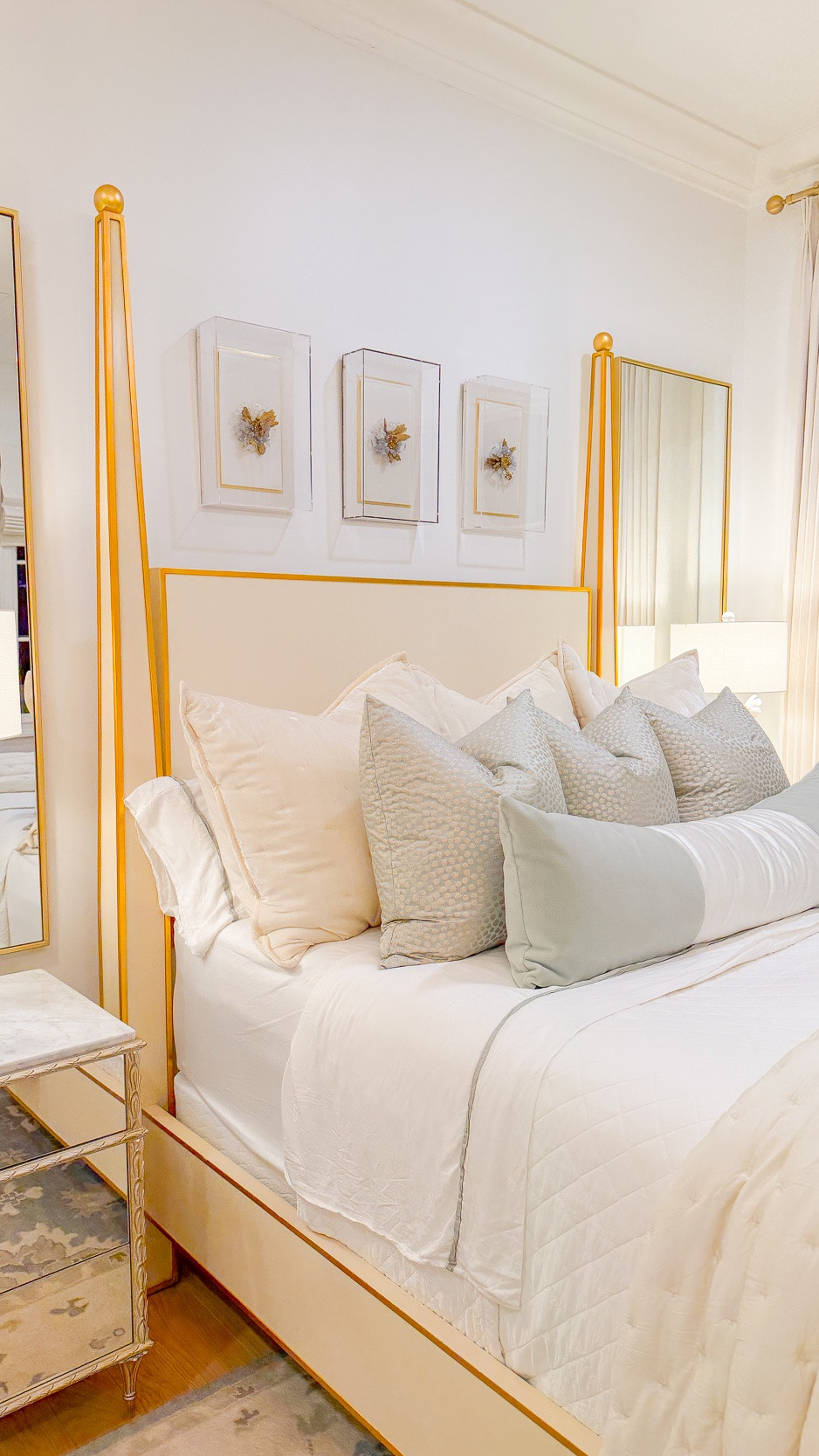 #Ad One of my favorite ways to welcome fall is by making our bedroom feel a little cozier. I layered the bed with soft sheets, a beautiful quilt and the coziest throw from @wayfair, then added decorative pillows for a touch of color, pattern and texture. These simple changes make the whole room feel fresh for fall without having to completely redecorate.

#wayfair #wayfairpartner