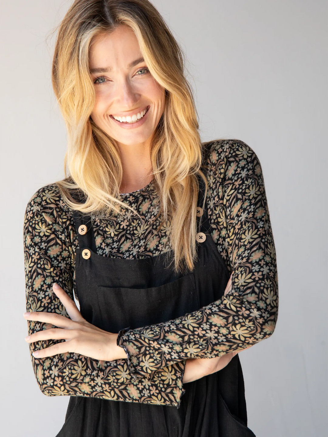 Lily Cotton Long Sleeve Tee Shirt - Tan Daisies Floral | Natural Life