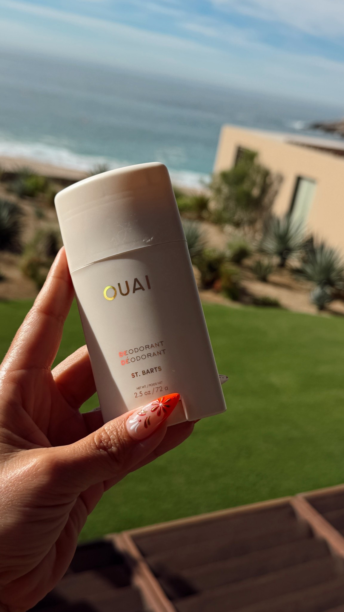 My fave deodorant! 🥥🌺

Key notes are dragon fruit & orange blossom! 