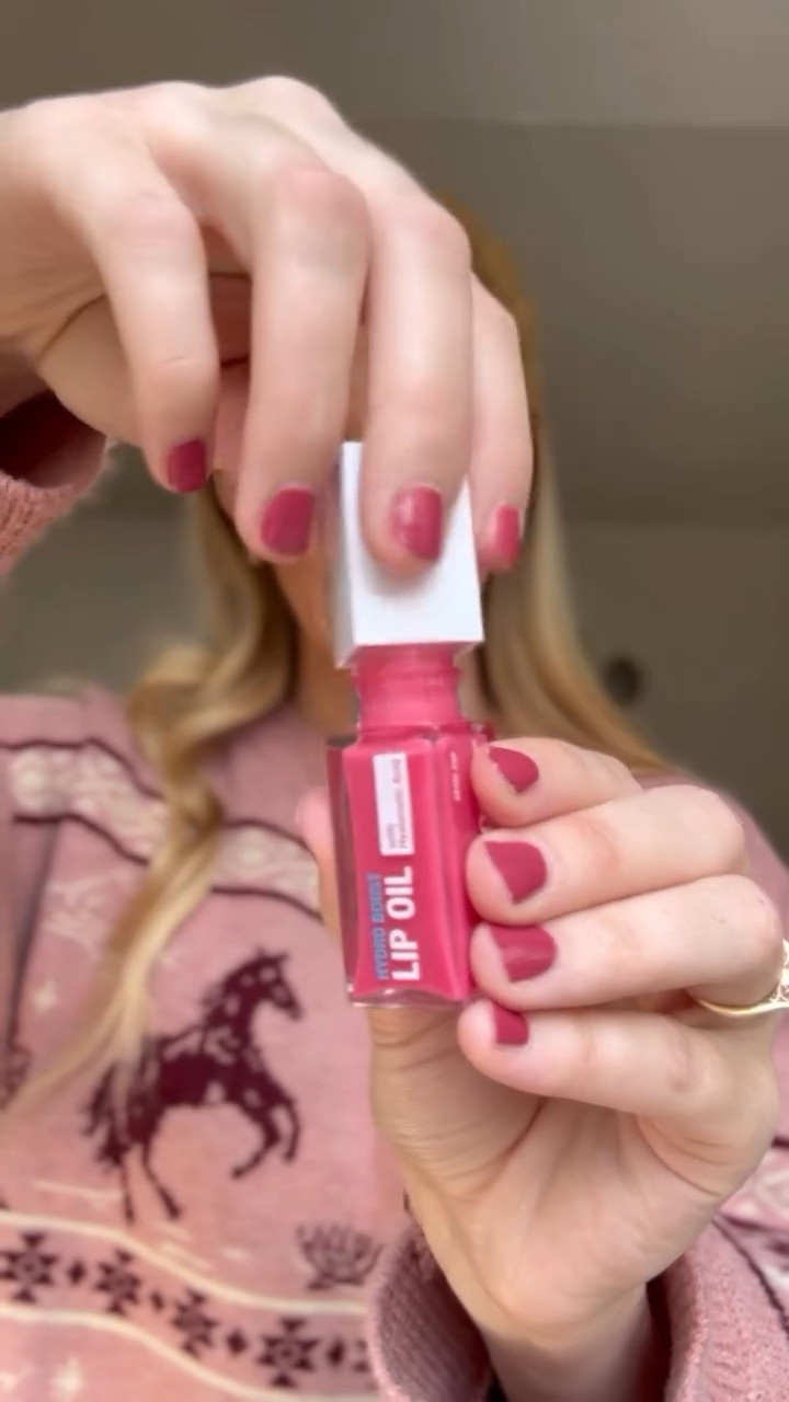 5 new shades in the hydro boost lip oil?! sign me up 😍 these lip oils are the best at keeping my lips hydrated, glossy, and plump 💋
@neutrogena #neutrogena #giftedbyneutrogena
https://liketk.it/5xbr0 #makeup #giftguide #lipgloss 

#LTKGiftGuide #LTKBeauty