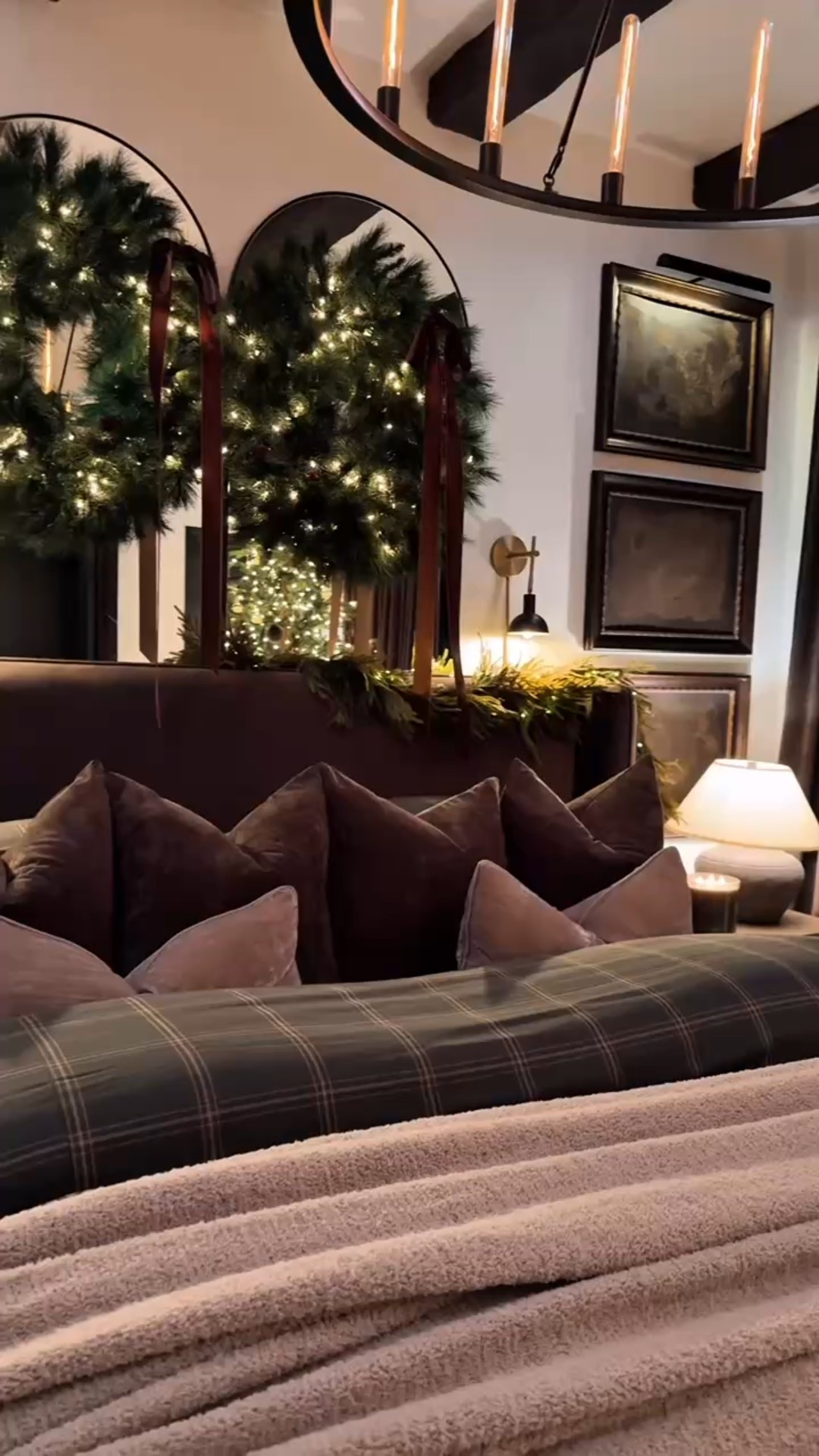 This cozy holiday bedroom still feels like such a favorite. The tree, garland, and warm lighting make it the perfect winter retreat.🥰😍

#holidaybedroom #christmasdecor #cozyinspo #neutralhome #amazonhome






#LTKHoliday #LTKSeasonal #LTKHome