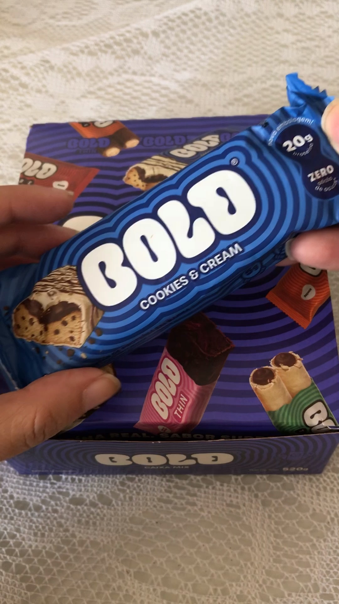 Você já conhece as barrinhas de Proteínas da Bold ⁉️

Elas são ideais para você que é adepta de uma alimentação saudável e adora comer um docinho ou sobremesa para conferir energia no seu dia a dia .

Para você que pratica esporte físico ou musculação,  use como pré e pós treino, pois o produto contribui para o crescimento e reparação muscular, além de  ajudar na saciedade e na saúde digestiva.

O produto não contém açúcar e é perfeito para quem tem um estilo de vida ativo.

#LTKsalealert #LTKActive #LTKVideo