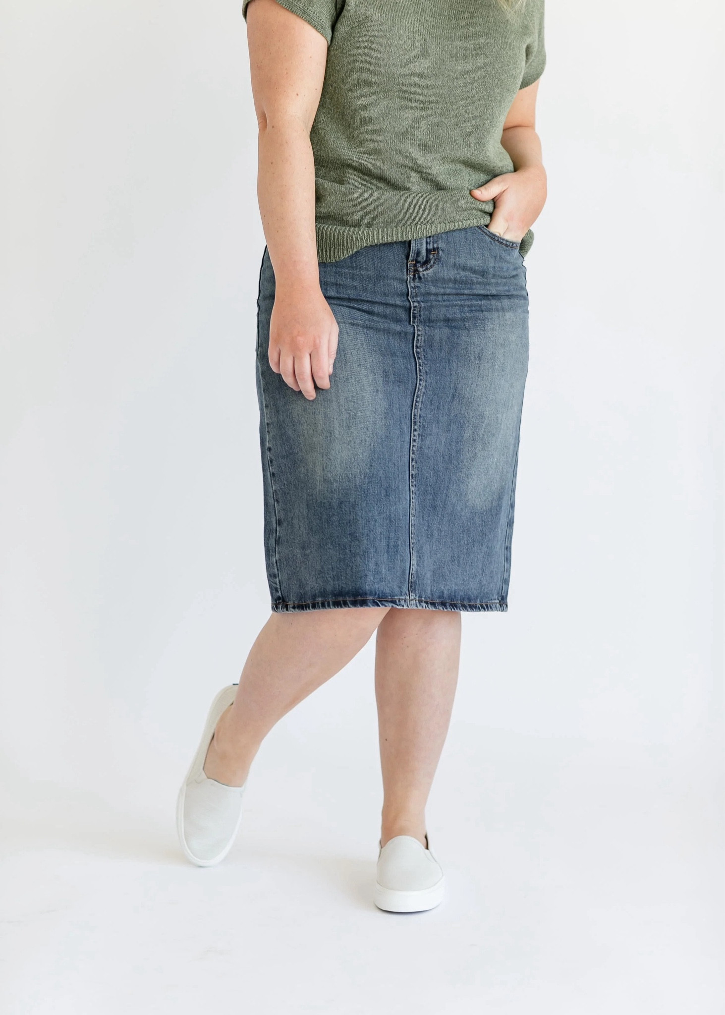 Eliot dark wash denim skirt
#denimskirt

#LTKstyletip #LTKsalealert