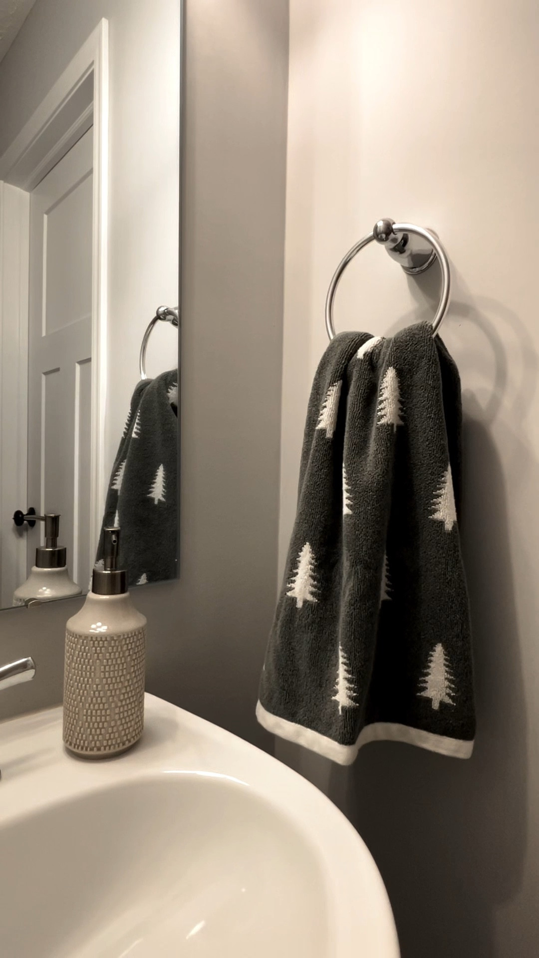 NOW ON SALE — the cutest Christmas hand towels — because your bathroom needs some holiday love too✨Pretty enough to keep up all through winter!

#LTKHoliday #LTKHome #LTKSaleAlert