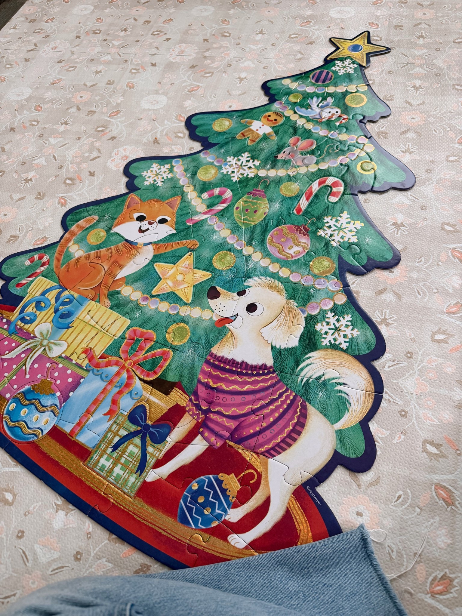 Our favorite giant Christmas tree puzzle! 🎄

#LTKKids #LTKHoliday #LTKHome