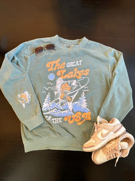 ON SALE: fav urban outfitters oversized vintage sweatshirt at the moment. All my Midwest girlies. Size L

Paired with quay sunglasses and Nike low top dunks. 

Ask me any questions in the comments 

#LTKstyletip #LTKshoecrush #LTKsalealert