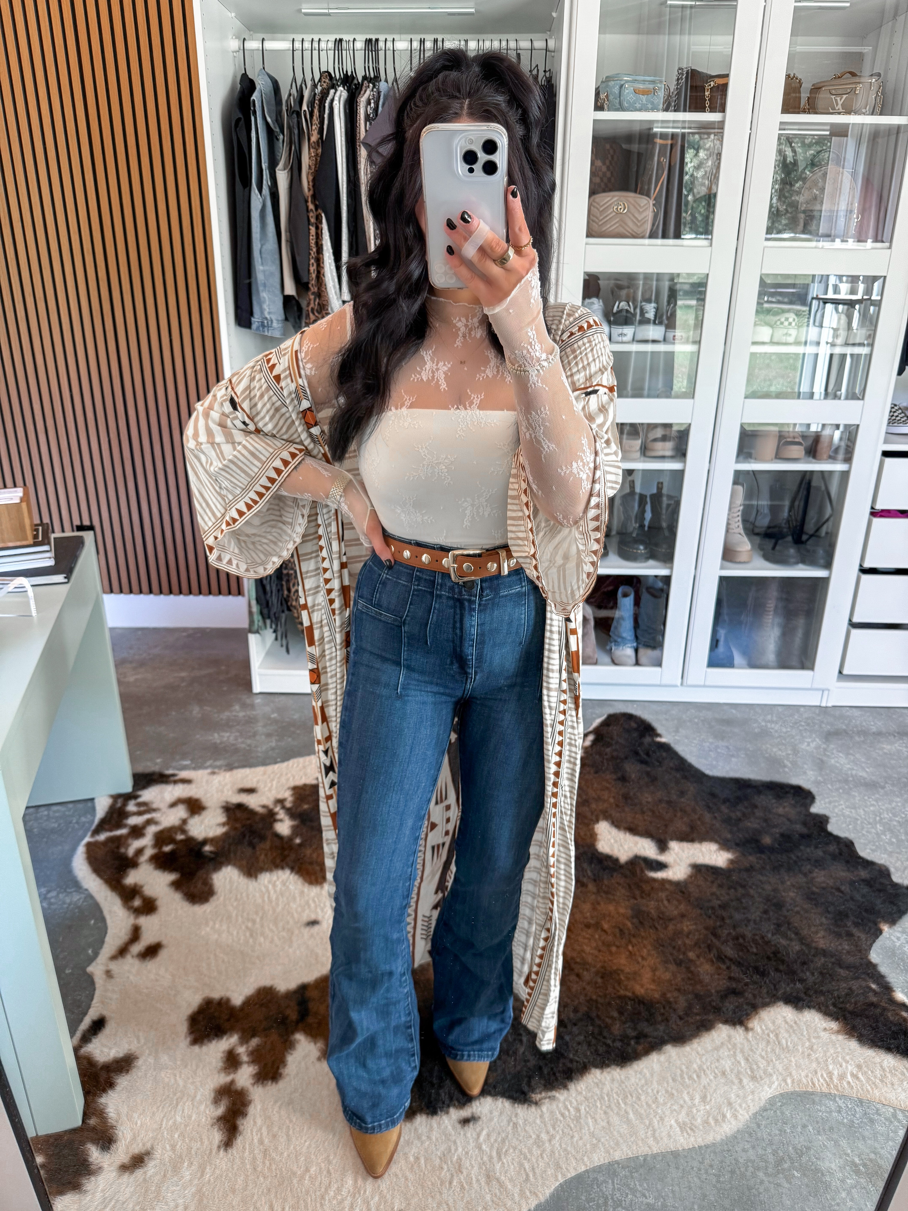 Boho Western Fall Outfit 🍁

Kimono - gold geometric color option
Lace Top - xs
Tube Top - small
Jeans - 26 (they have a ton of stretch)
Belt - 27-31

This outfit combo gives boho fall western vibes 👏🏼 I love this kimono so much (the print is one of my favorites!) Layered it over this white sheer lace long sleeve top (the best layering top!) & finished the look with these dark wash denim flares, a studded belt & some suede booties! 🤍

 

 #LTKFindsUnder50 #LTKFindsUnder100 #LTKShoeCrush