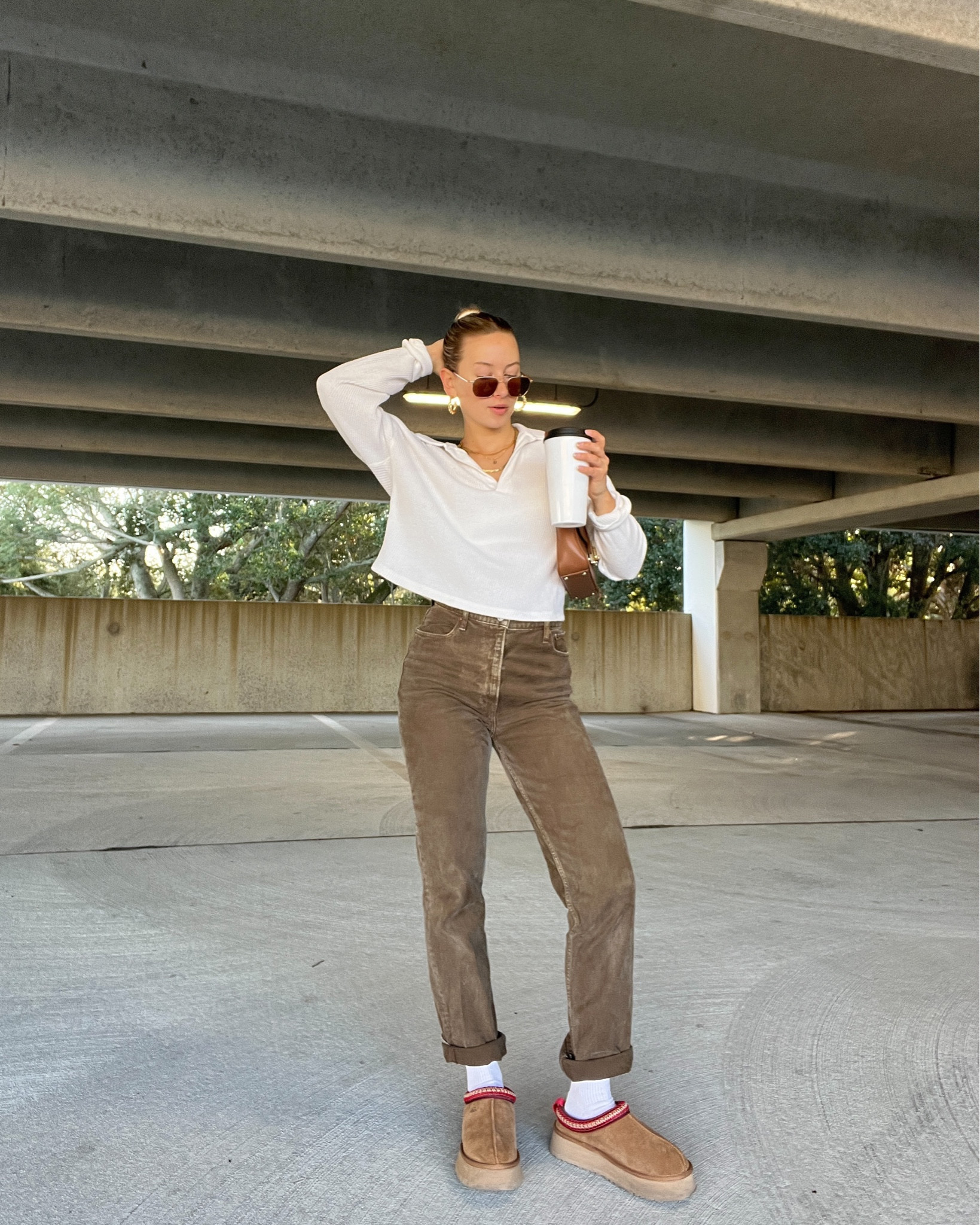 Abercrombie style, Abercrombie jeans, brown jeans, brown outfit, beige outfit, waffle knit top, ugg tazz slippers, platform uggs, tazz uggs, everyday outfits, everyday style 