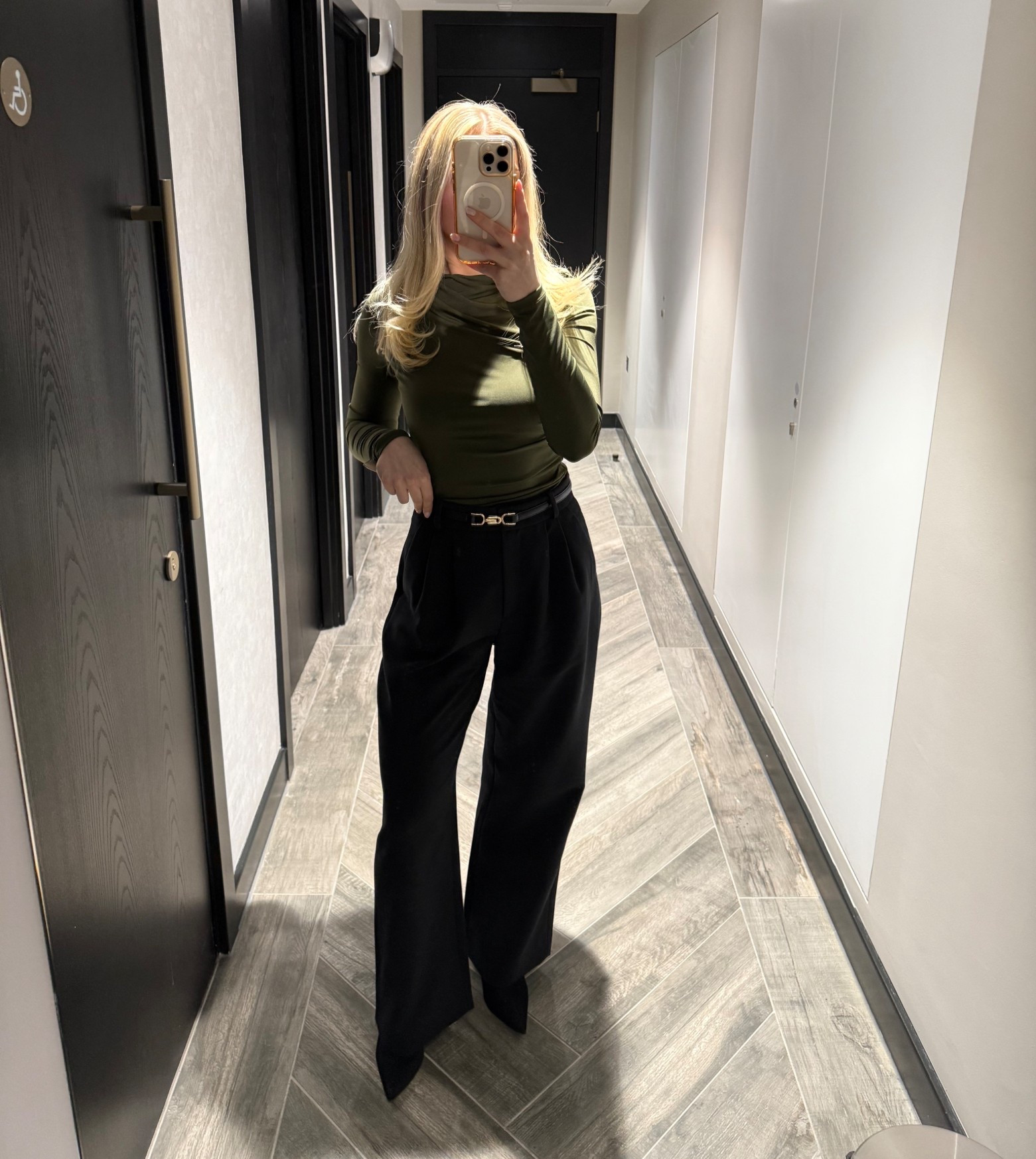 The top is old H&M so linked a few other draped / ruched tops ❤️