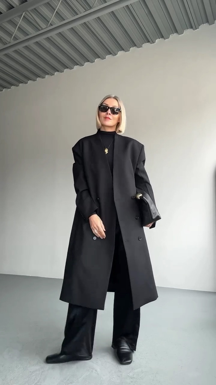 Lately, I’ve been wearing silk/satin pants on repeat. I feel they add just the right softness, a little ease and elegance, especially as the rest of the wardrobe gets heavier for fall.

Today, it’s all black. No distractions. Just shine, texture, and structure in the right places.

This look really is about restraint. Satin pants with a simple top, a tailored coat, and a gold pendant necklace that catches the eye. That’s my favorite way of styling. One strong detail that takes it from minimal to intentional.
Another one from my 10 Killer Outfits edit. The idea? You only need a certain number of outfits per season. Make them exceptional. Make them intentional. Make them easy. Make them you.

You’ll find this formula and more in my Fall to Winter StyleBook... it’s full of everyday looks that feel elevated, not overloaded.

🔗Links in stories.

• Pisces Pendant Necklace via @the.ysso 
• Pants @leset + top @wolford via @mytheresa.com 
• Coat bought second-hand via @sellpy 
 
#leset #mytheresa #wolford #prgift #howtowearit #over50 #satinpants
