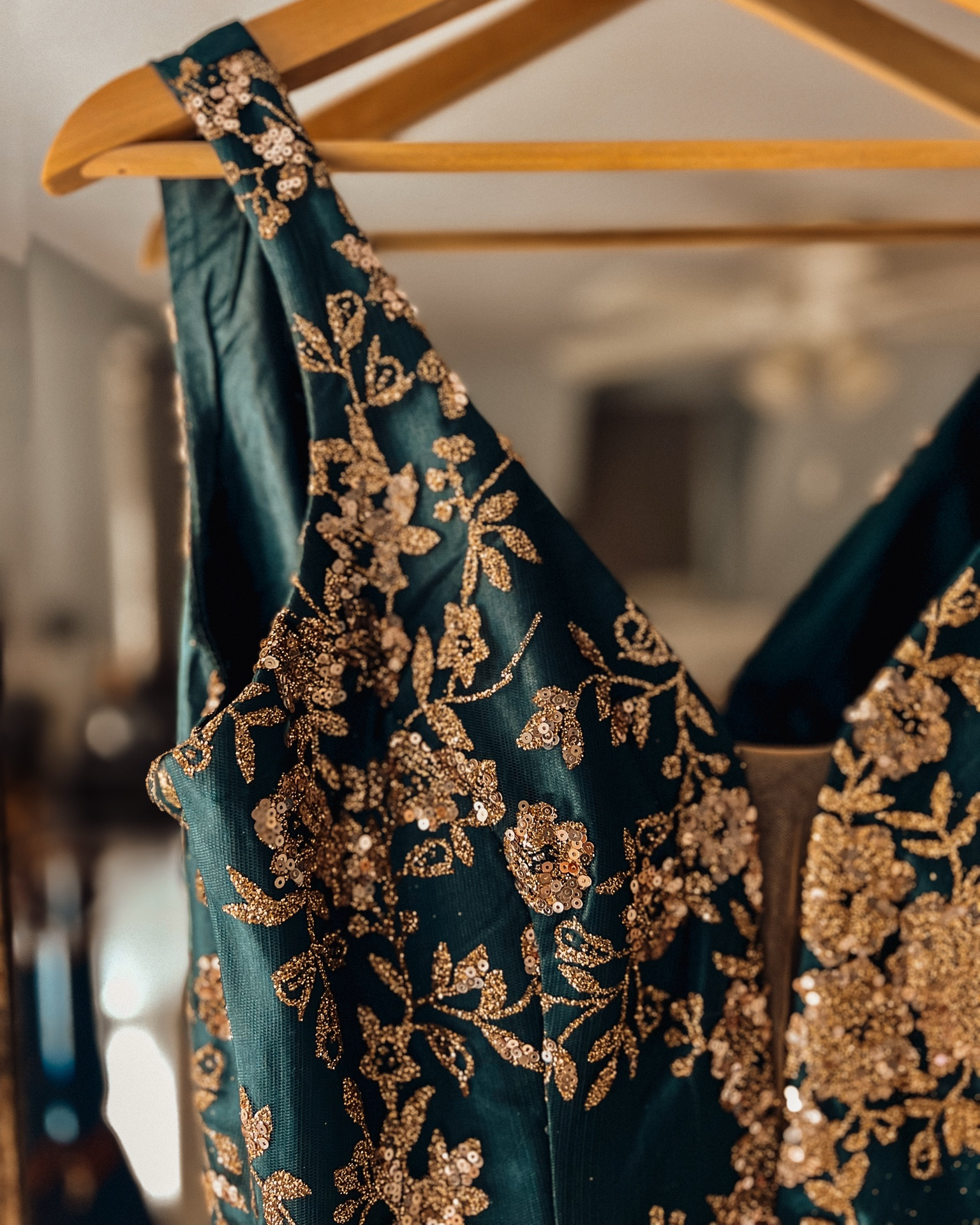 All that glitters is not gold…

But it sure looks festive! 🤩

Black tie event cocktail attire holiday night out fancy sparkly wedding guest dress winter wedding 

#LTKSeasonal #LTKStyleTip #LTKHoliday