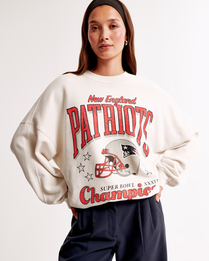 New England Patriots Graphic Oversized Sunday Crew | Abercrombie & Fitch (US)