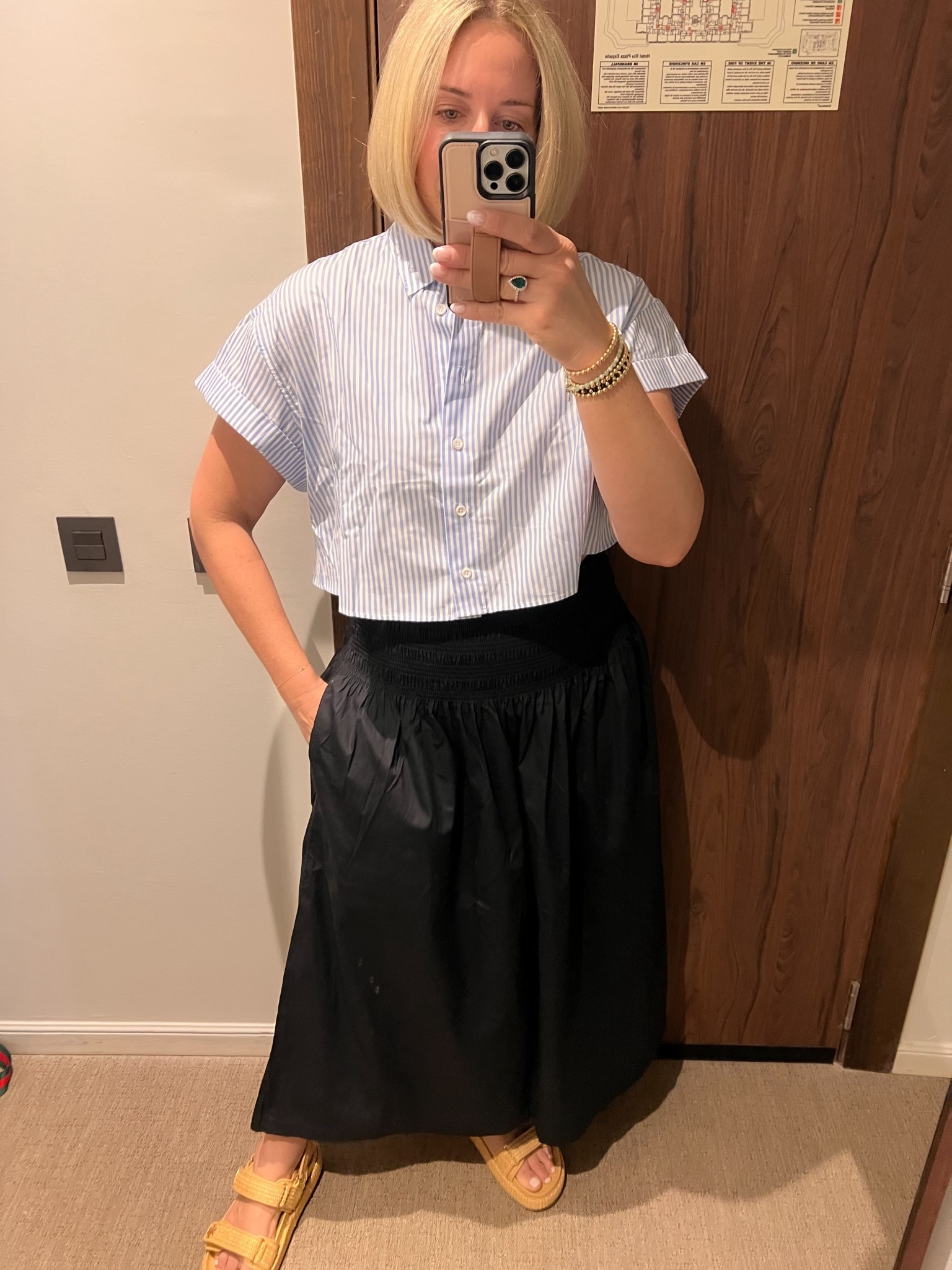 Spain Tour Day Outfit
Europe Outfit
Madewell
Cropped shirt


#LTKOver40 #LTKTravel #LTKSeasonal