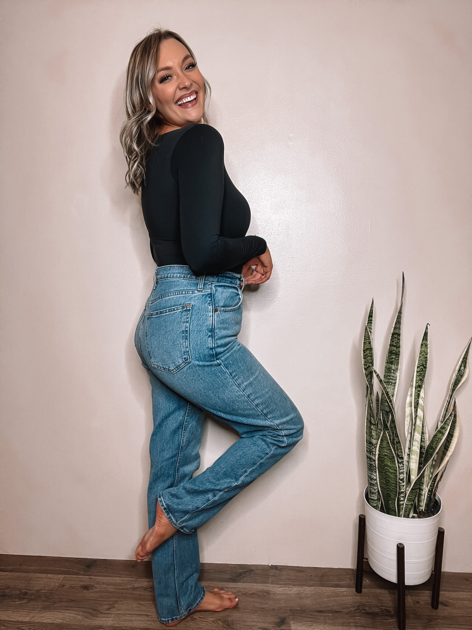 Abercrombie Curve Love 90’s Ultra High rise, one of my faves 😍😍

Wearing a 30L here! 

#LTKmidsize #LTKsalealert #LTKSale