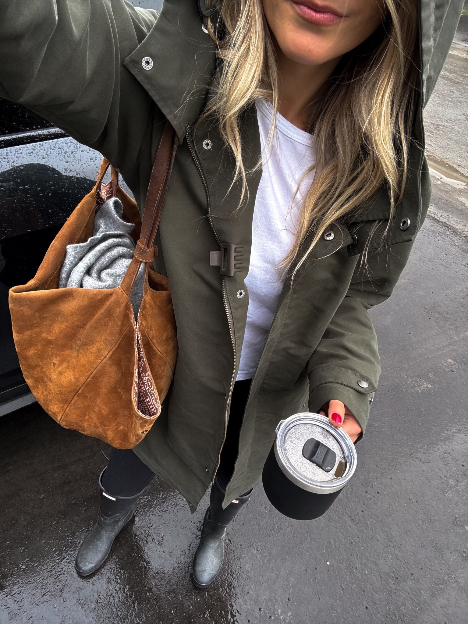 Rainy day outfit

The best boxy, wide ish neck short sleeve tee—I’m wearing a large 

Leggings are size 8


#LTKFindsUnder100 #LTKSeasonal #LTKTall