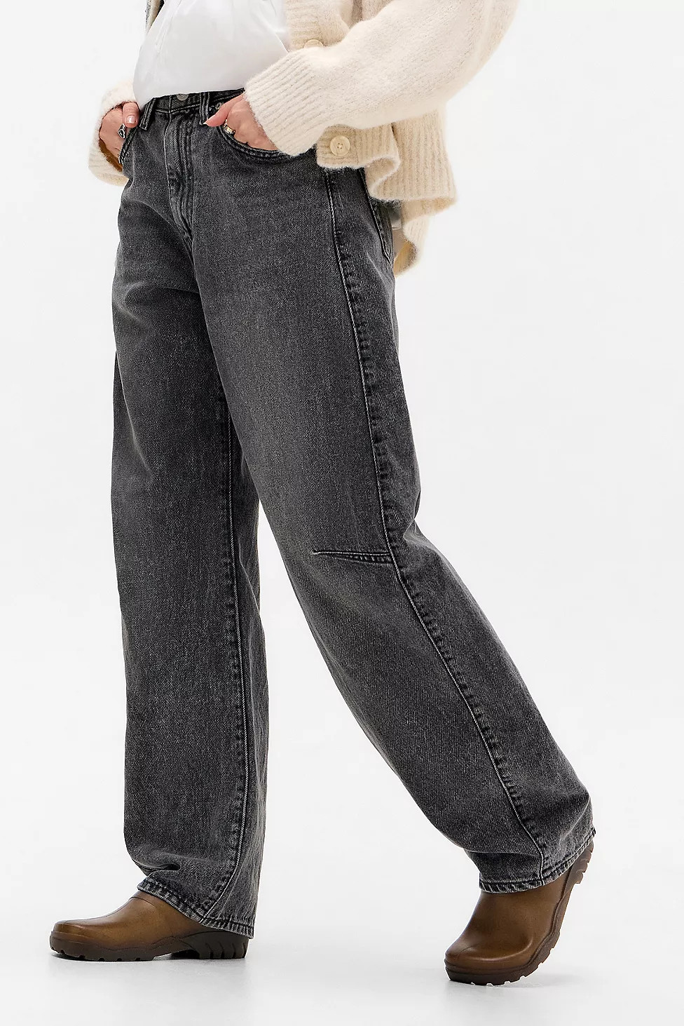 Levi's Mid Black Cinch Barrel Jeans | Urban Outfitters UK