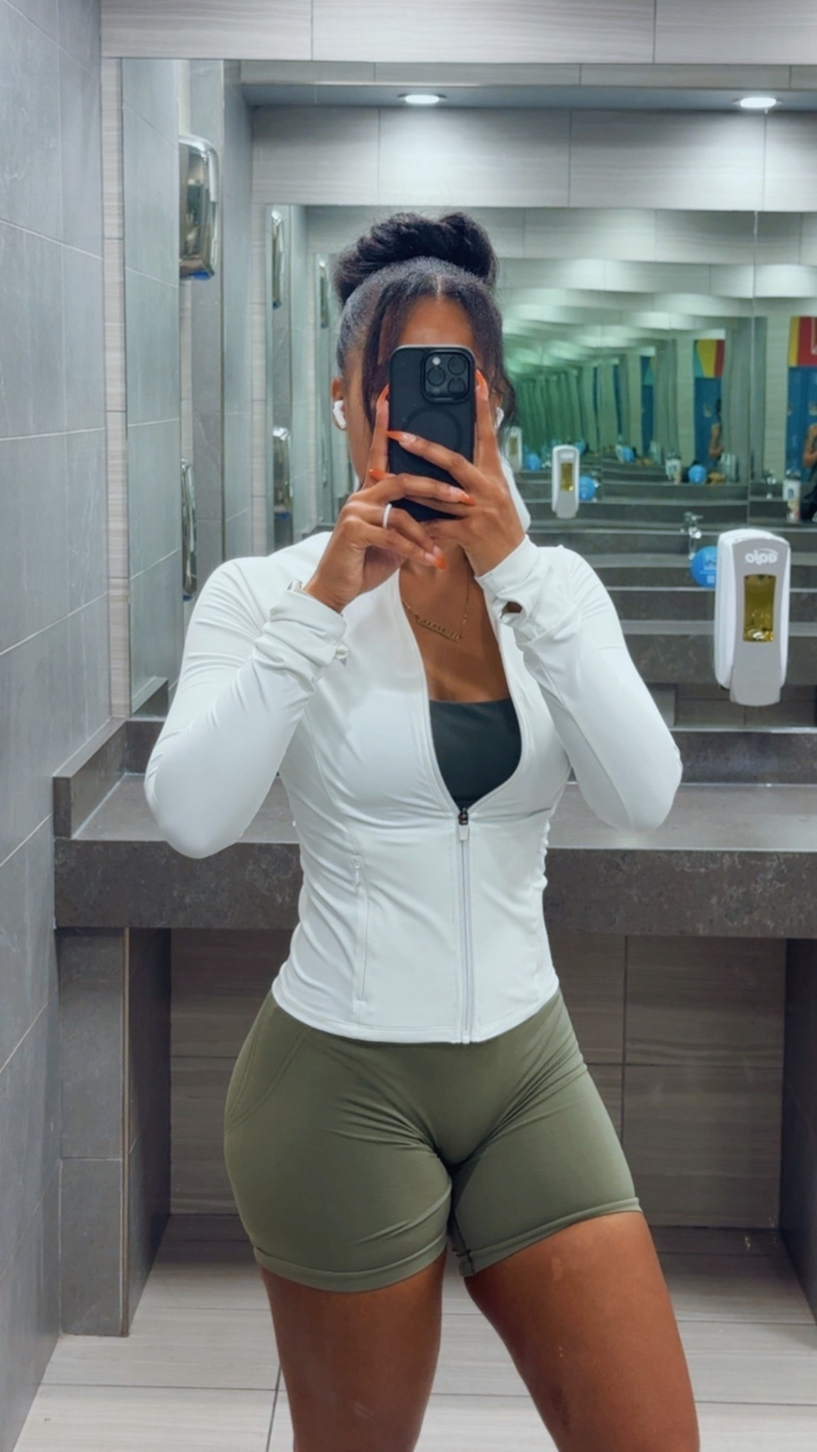Happy Wednesday! Feeling good, and looking even betmusclemen

#LTKfitnessgoals #LTKmorningroutine #LTKActive