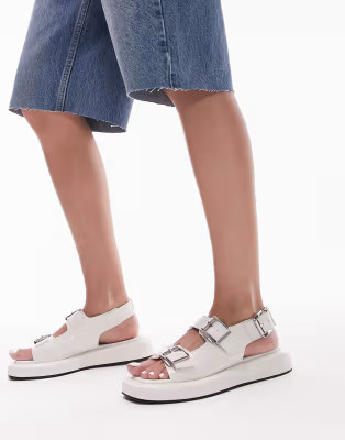 Sandalias blancas efecto piel de cocodrilo con tira talonera y hebilla Gen de Topshop | ASOS (Global)