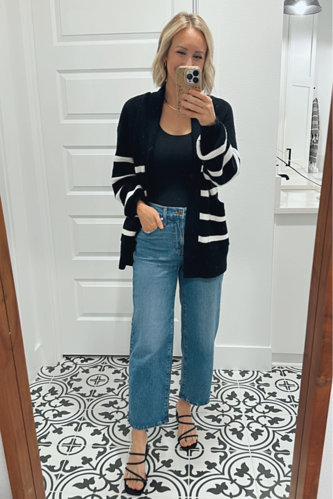 I could wear this cardigan everyday is so comfy & oversized & warm. I’m wearing an extra small. 

#LTKworkwear #LTKstyletip #LTKfindsunder50