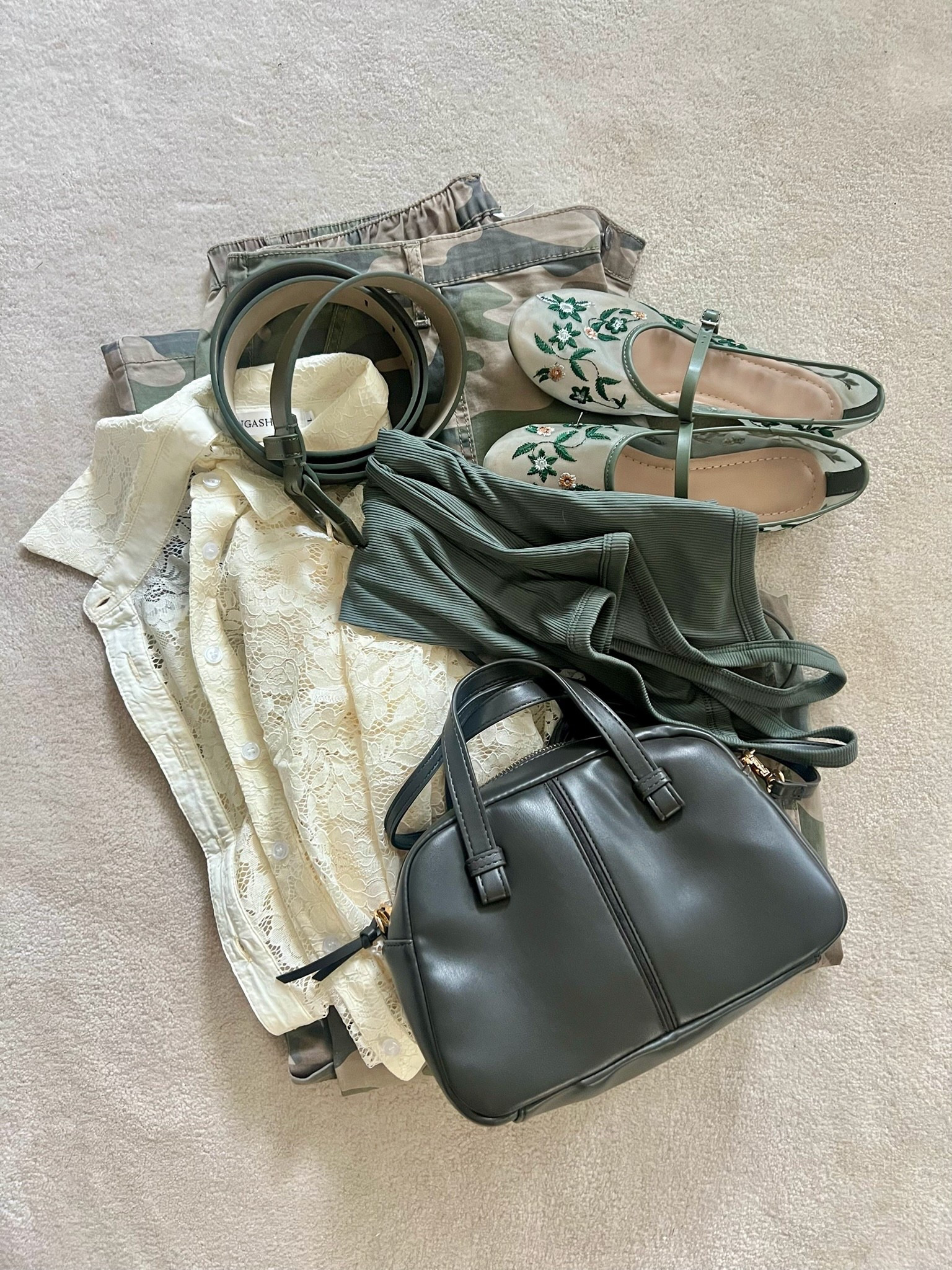 These colors all together for this dinner look 😍✨

#LTKFindsUnder50 #LTKootd #LTKWorkwear