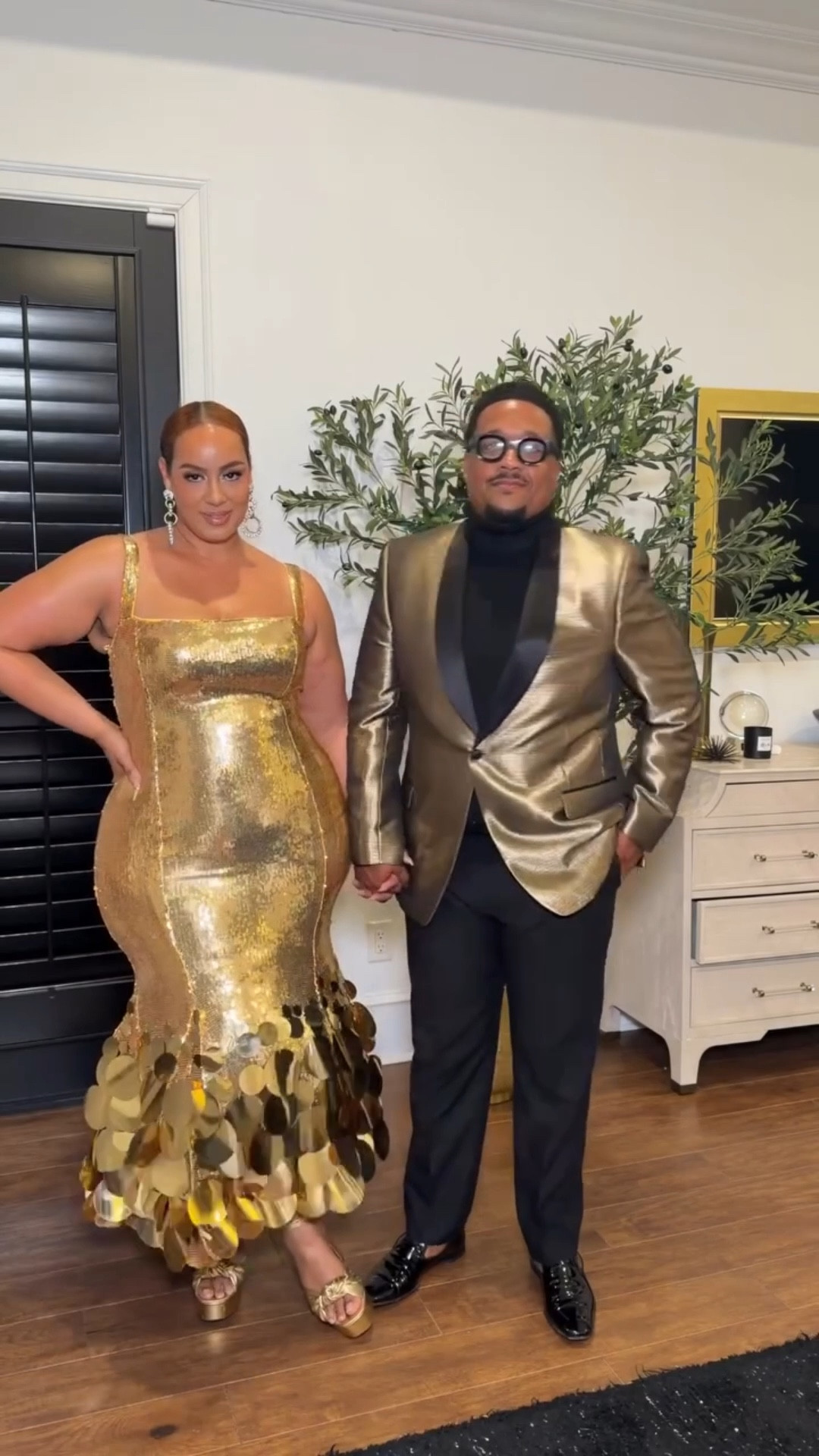 Tis the season✨🎄🎁for the Annual Johnsons Christmas Soiree. 


Dress @akira

 #couples #blackcouples #holidayparty #cocktailparty

#LTKHoliday #LTKgrwm #LTKootd