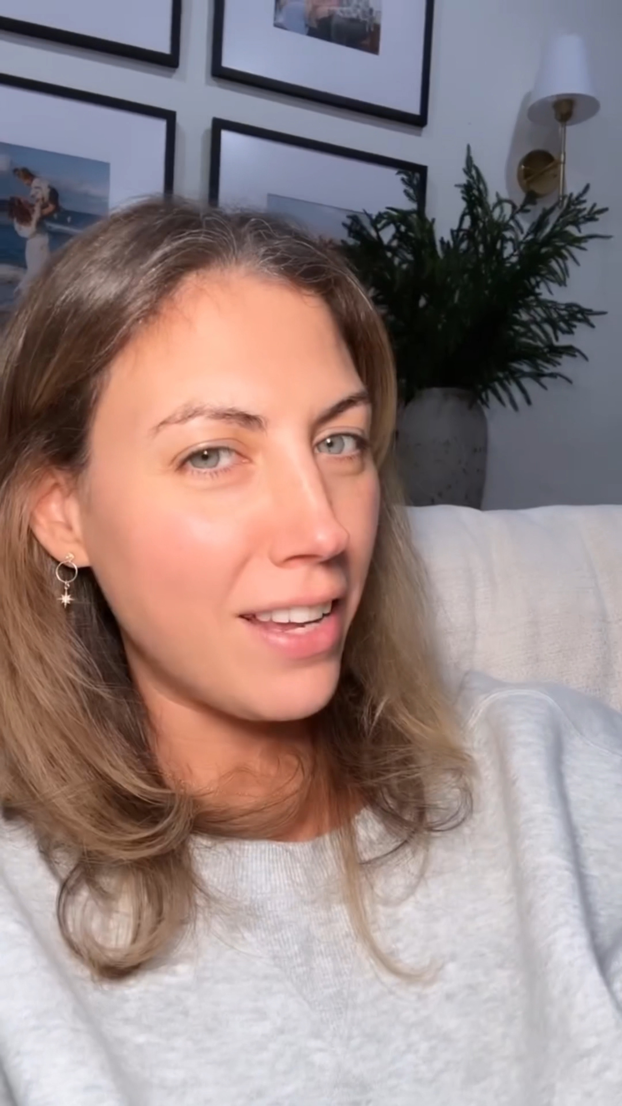 I bought this phone light months ago and finally testing it out. What a difference it makes. Under $30 from Amazon. 

Amazon finds - ring light - gifts for her - tech gifts - Alex Earle 

#LTKVideo #LTKsalealert #LTKCyberWeek