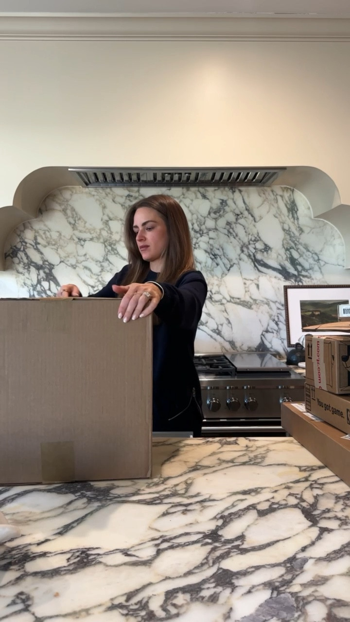 UNBOX WITH ME ✨
Some fun new decor & new things to try! 

*Alice is the wellness brand for the mushroom chocolates - I got the day & night duo to try!


#LTKBeauty #LTKSaleAlert #LTKHome