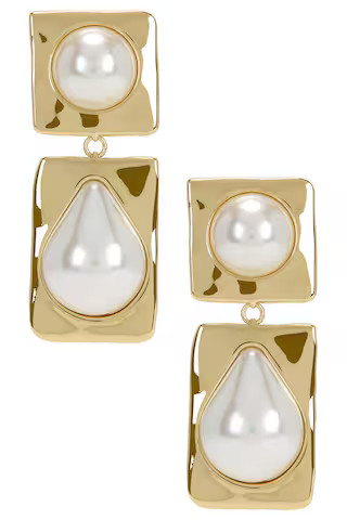 retrofete Savannah Pearl Drop Earring in Gold from Revolve.com | Revolve Clothing (Global)