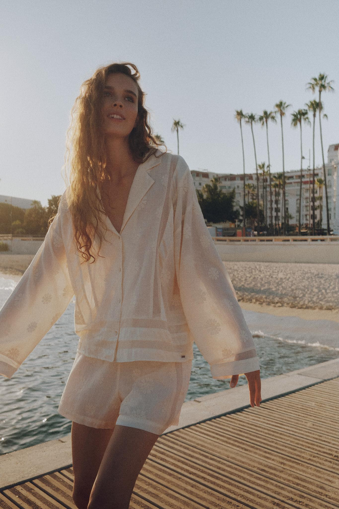Floral embroidered Bermuda shorts | Pull&Bear United Kingdom | PULL and BEAR UK