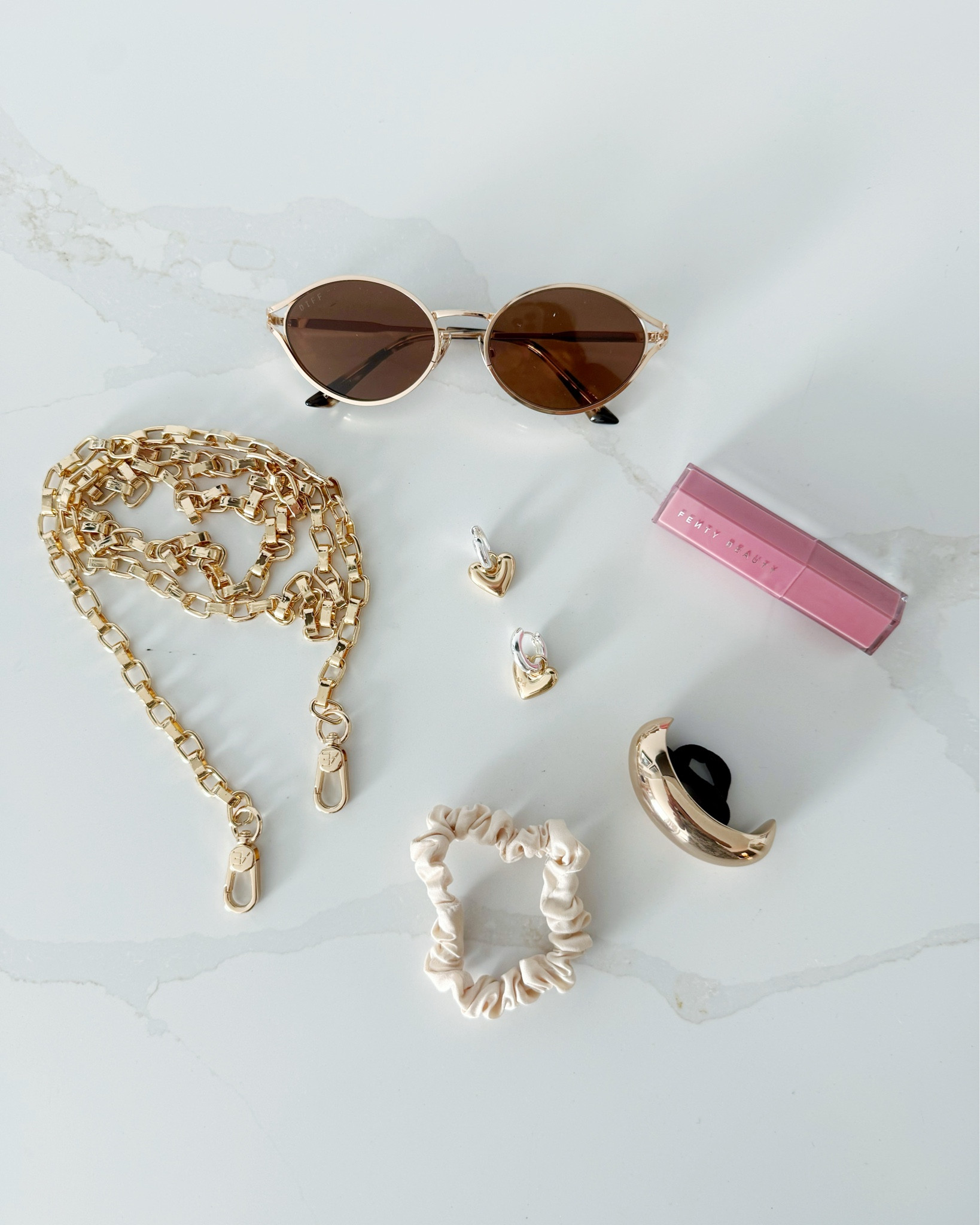 My recent mini getaway bag essentials:

Sunnies 🕶️ 
Tinted lip calm 👄 
Simple heart huggies 👂 
Variety of hair ties 💕
Phone chain 📱 

travel essentials • what’s in my bag • style essentials • phone wallet • neutral sunglasses • gold sunglasses • aesthetic sunglasses • gold earrings• silver earrings 

#LTKdayinmylife #LTKTravel #LTKgrwm